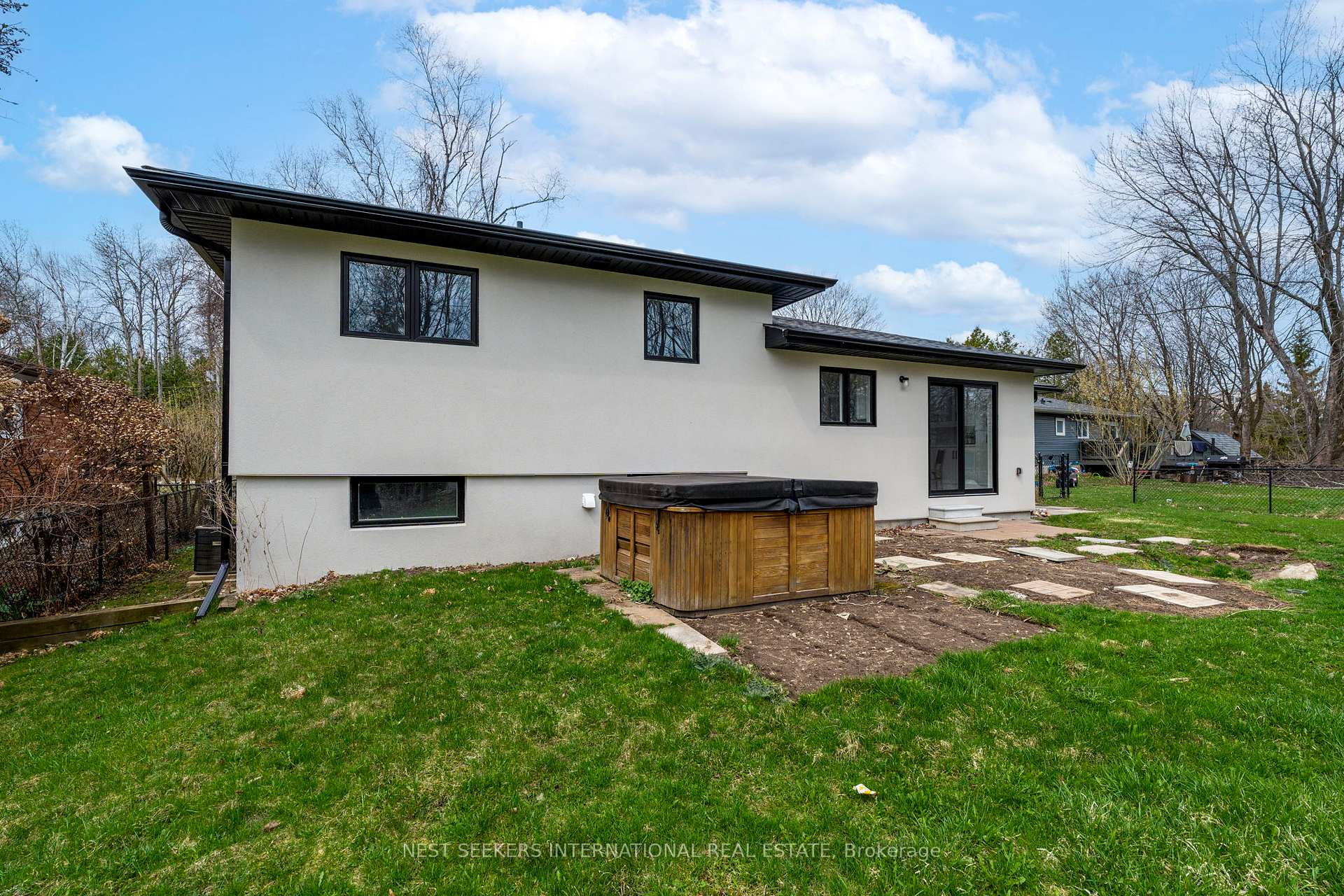 Photo 18 of 2031 Saint Paul Road, Innisfil, Alcona — HOMEH