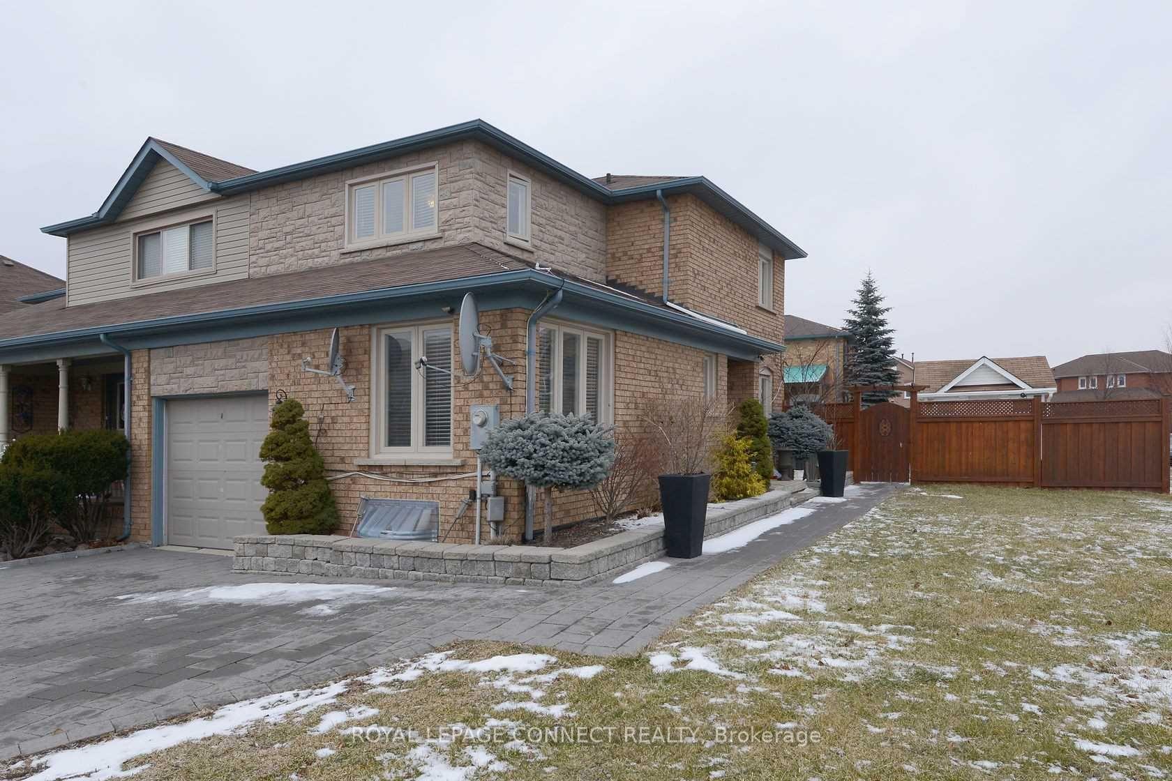 Photo 4 of 28 Dunoon Drive, Vaughan, Maple — HOMEH