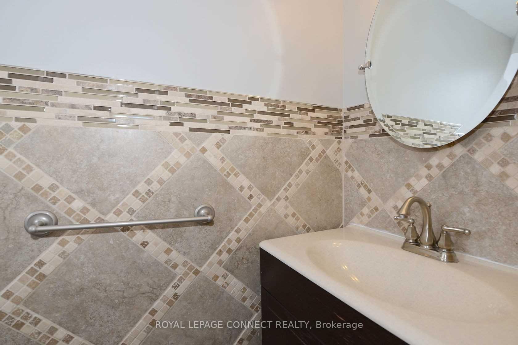 Photo 3 of 28 Dunoon Drive, Vaughan, Maple — HOMEH
