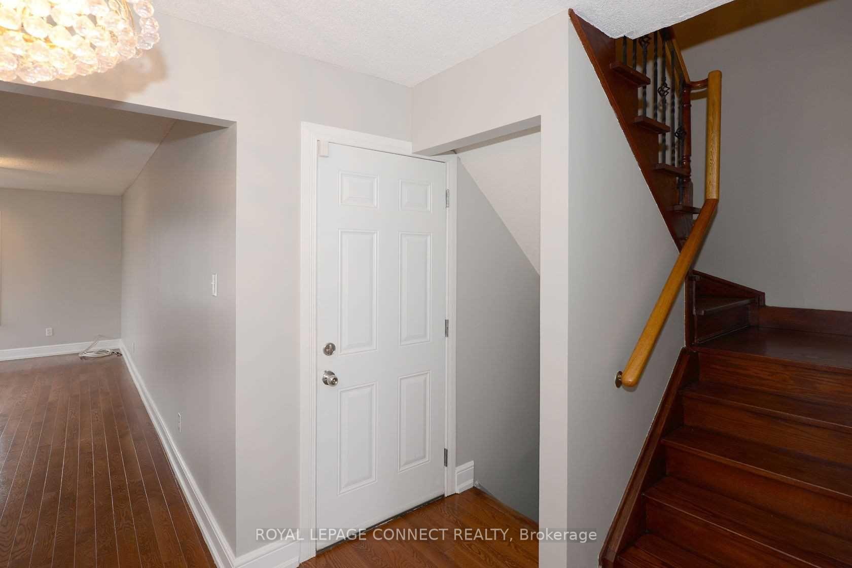 Photo 5 of 28 Dunoon Drive, Vaughan, Maple — HOMEH