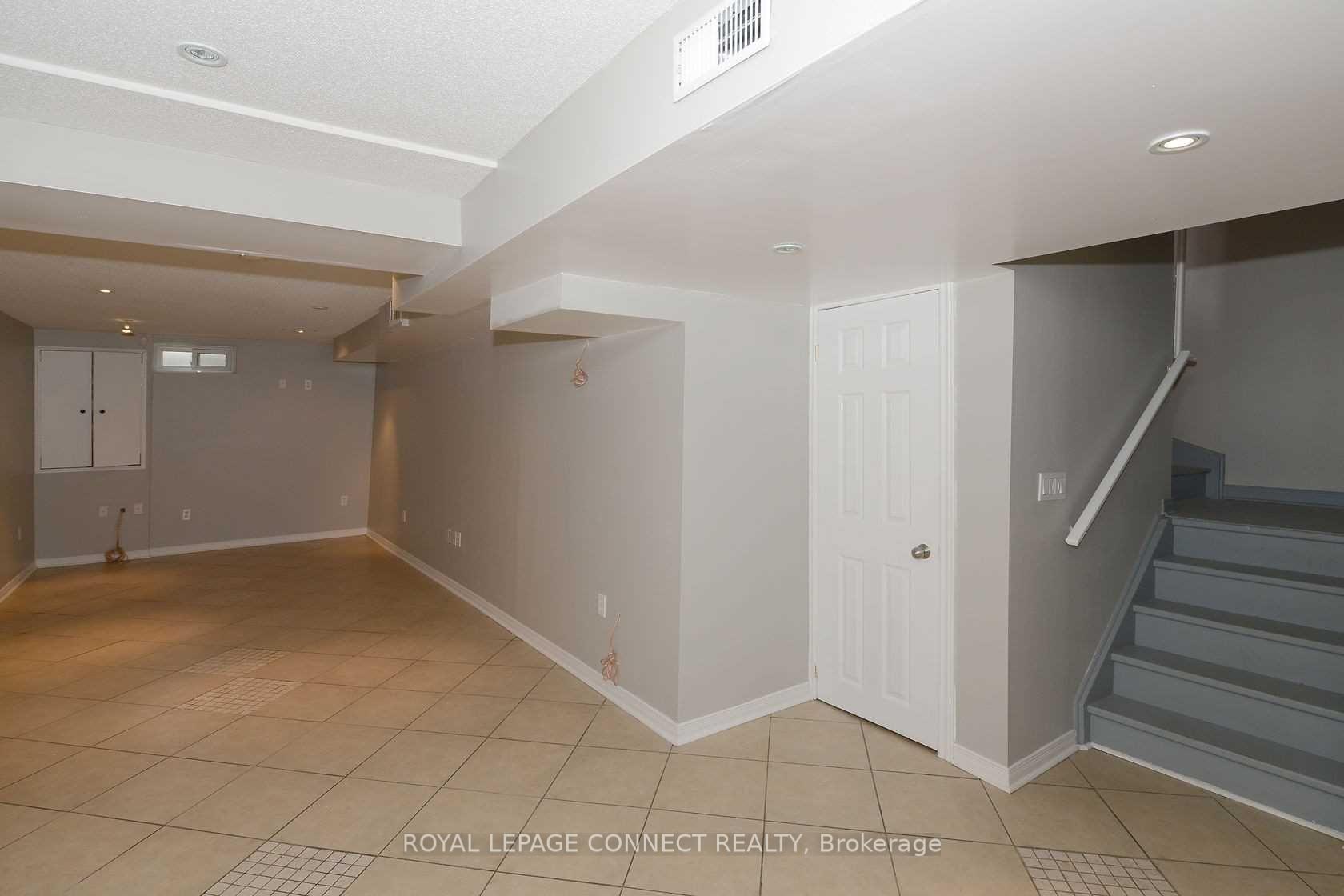Photo 2 of 28 Dunoon Drive, Vaughan, Maple — HOMEH