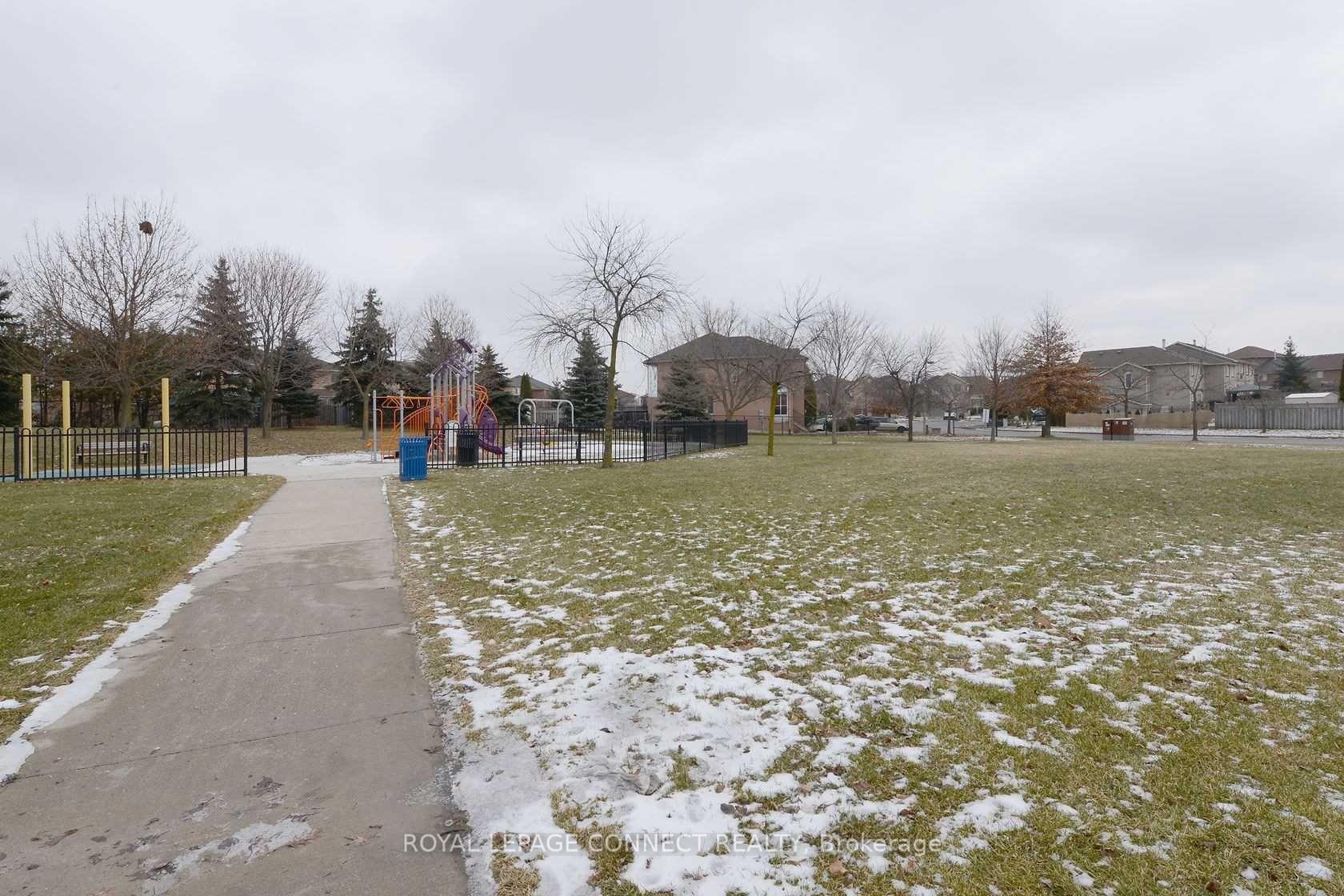 Photo 17 of 28 Dunoon Drive, Vaughan, Maple — HOMEH