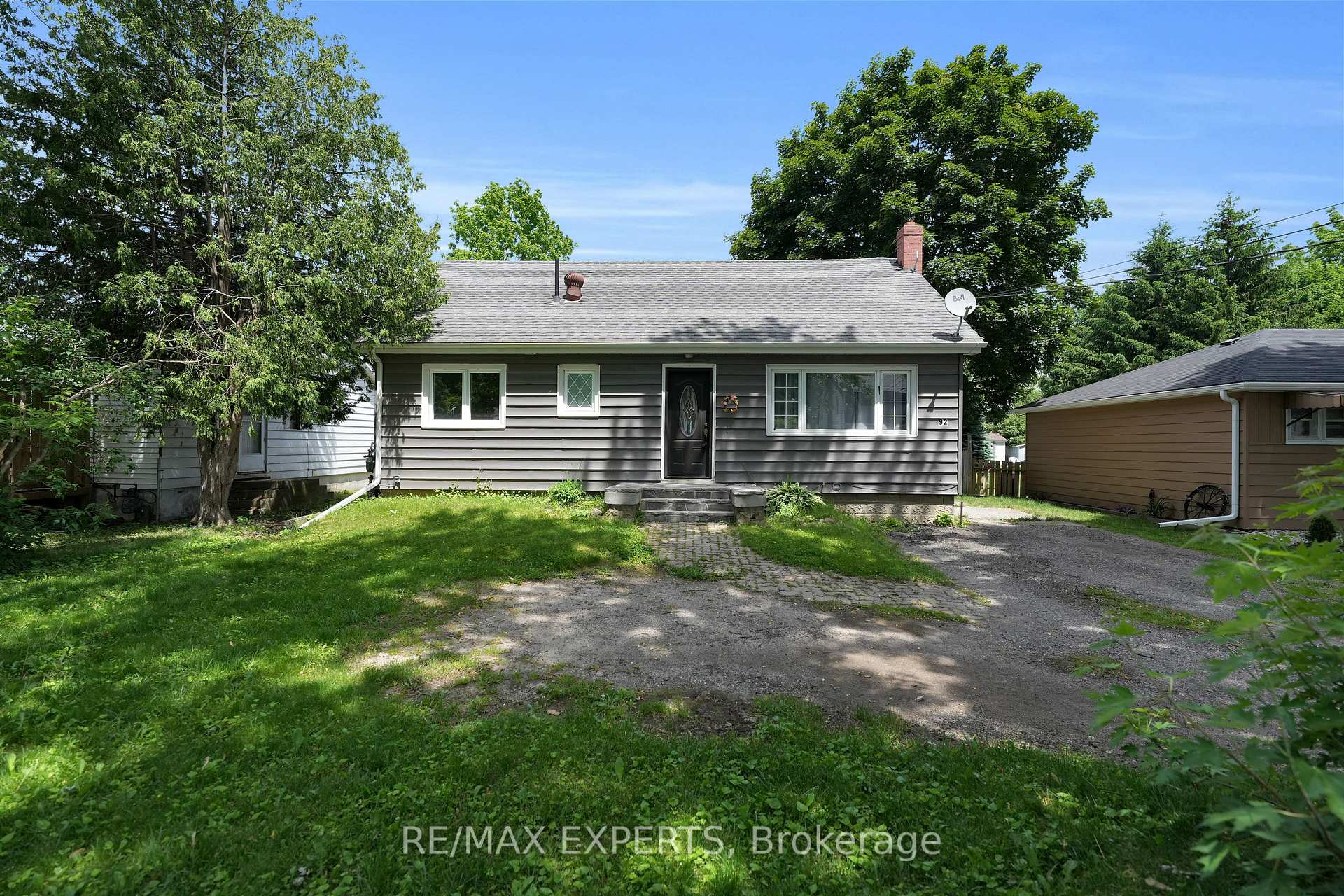 Front of Unit Main, 92 Tupper Street W