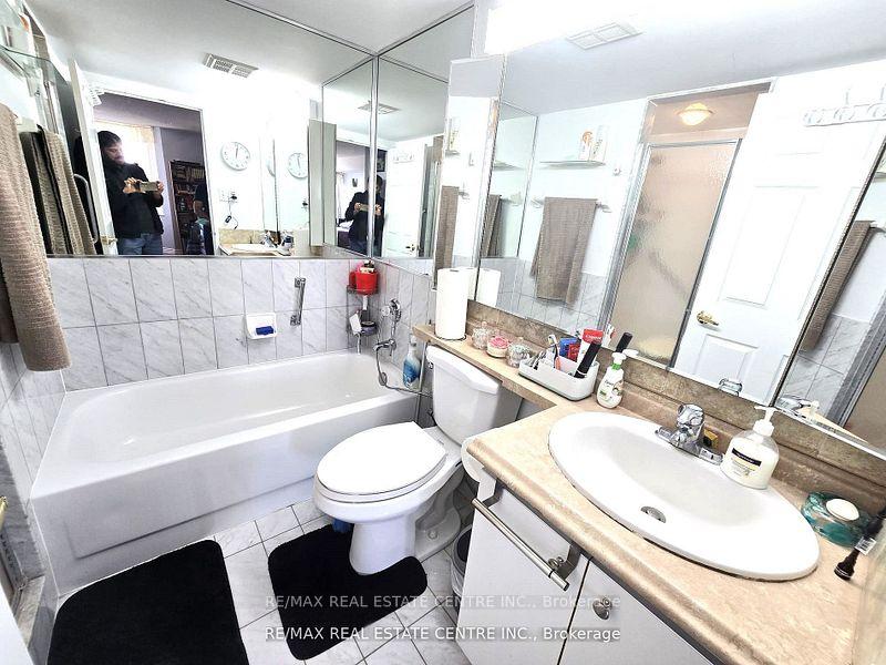 Photo 7 of Unit 303, 30 Malta Avenue, Brampton, Fletcher's Creek South — HOMEH