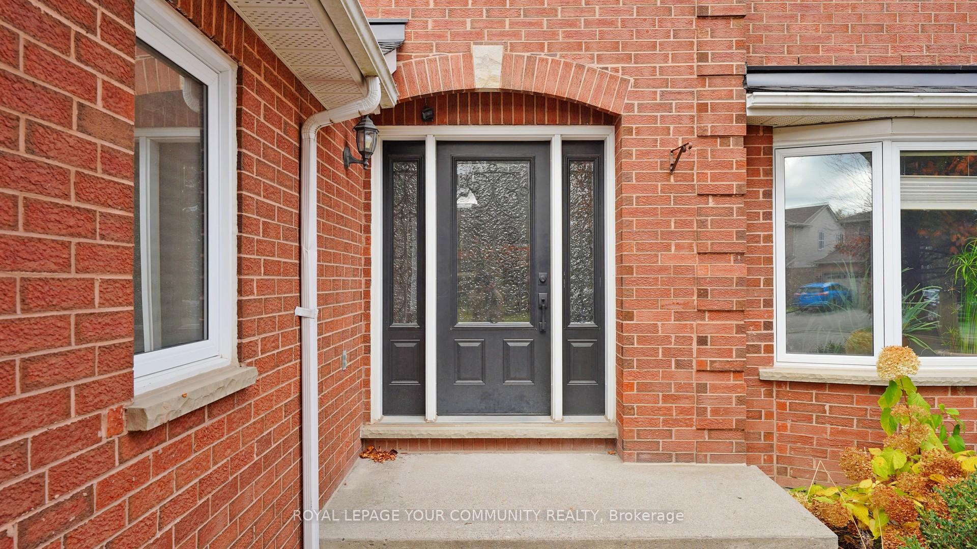 Photo 9 of 100 Delayne Drive, Aurora, Aurora Heights — HOMEH
