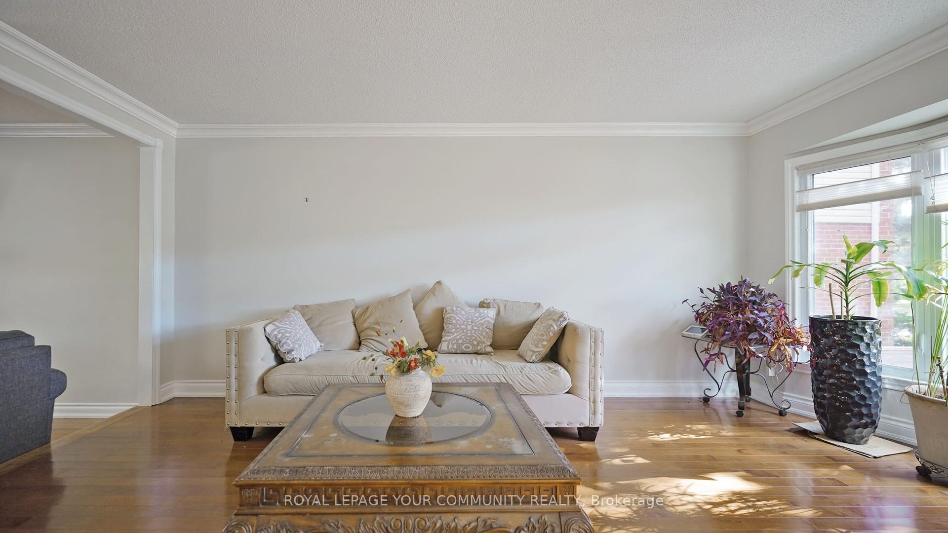 Photo 6 of 100 Delayne Drive, Aurora, Aurora Heights — HOMEH
