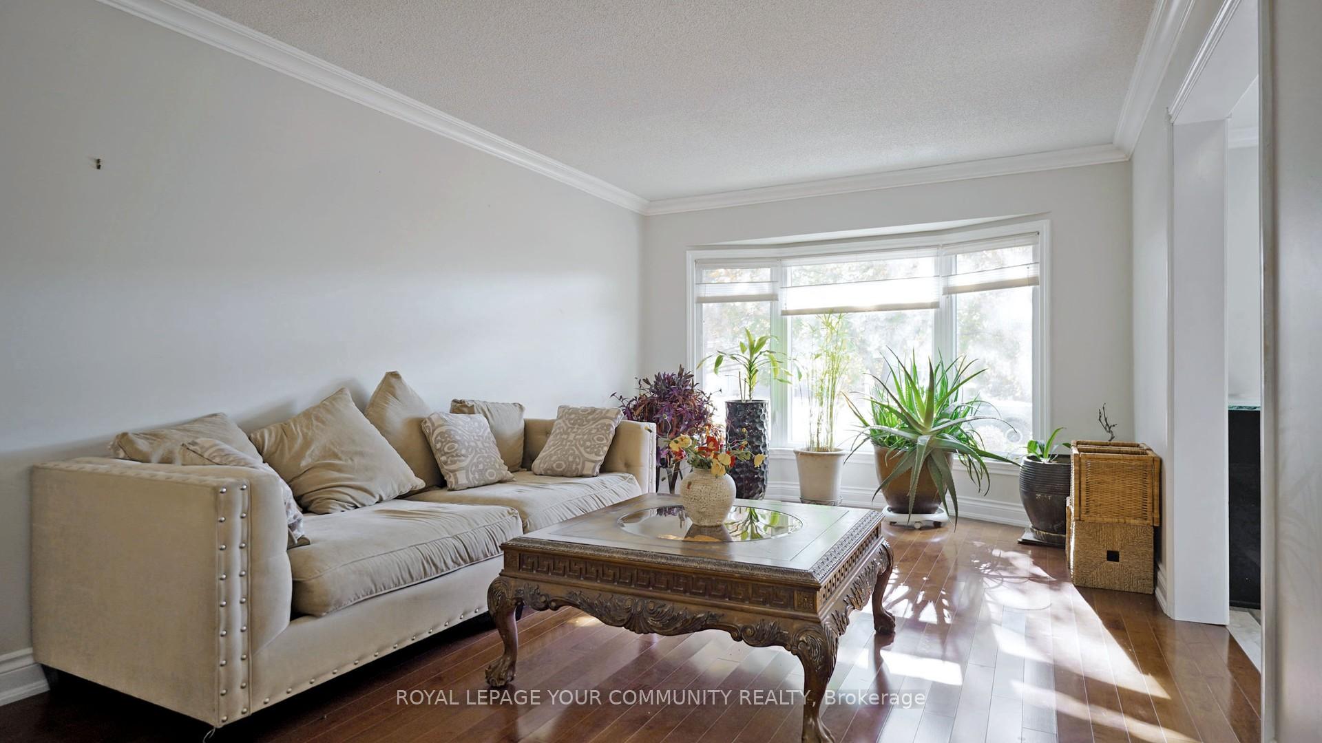 Photo 4 of 100 Delayne Drive, Aurora, Aurora Heights — HOMEH
