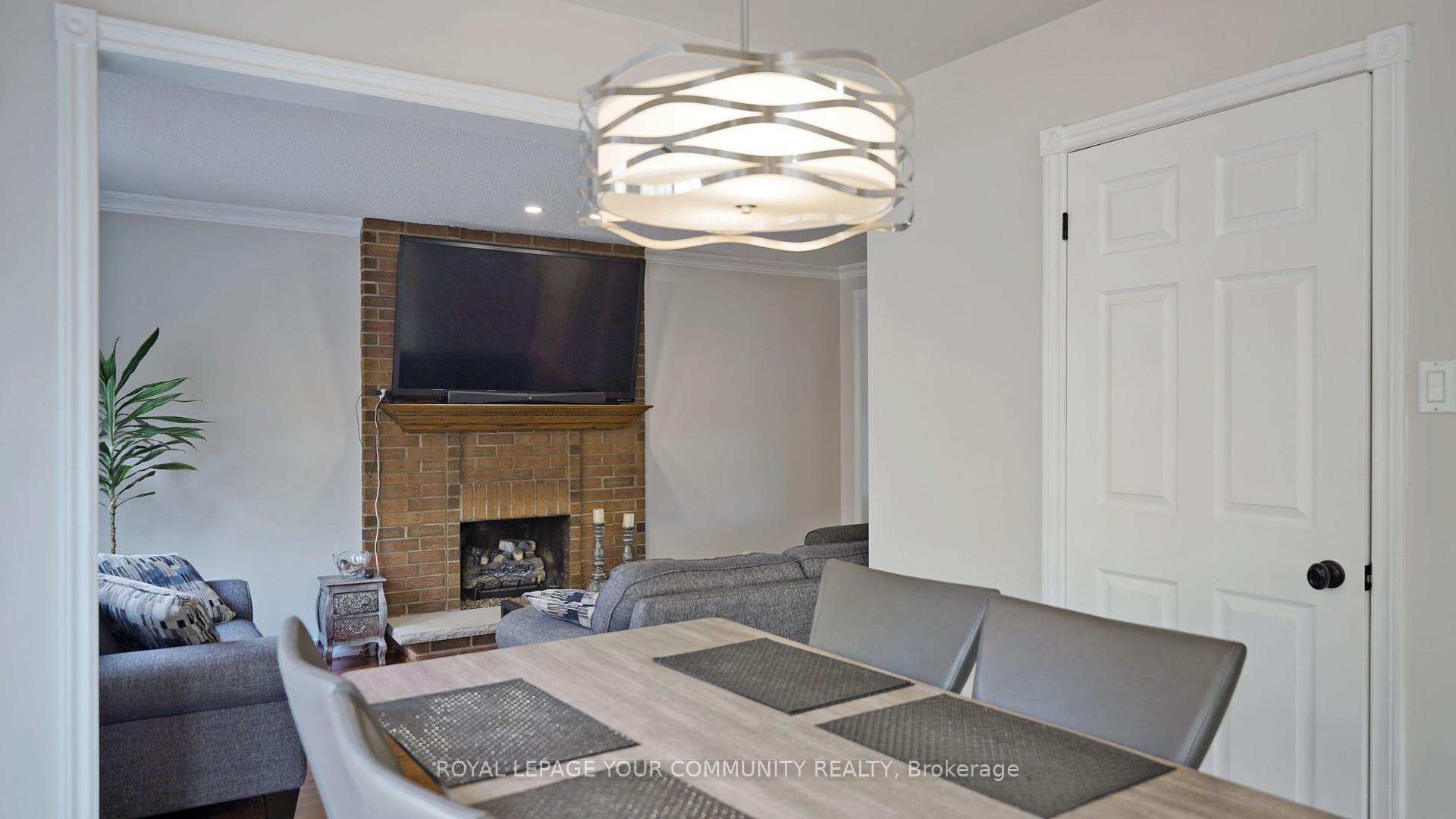 Photo 7 of 100 Delayne Drive, Aurora, Aurora Heights — HOMEH