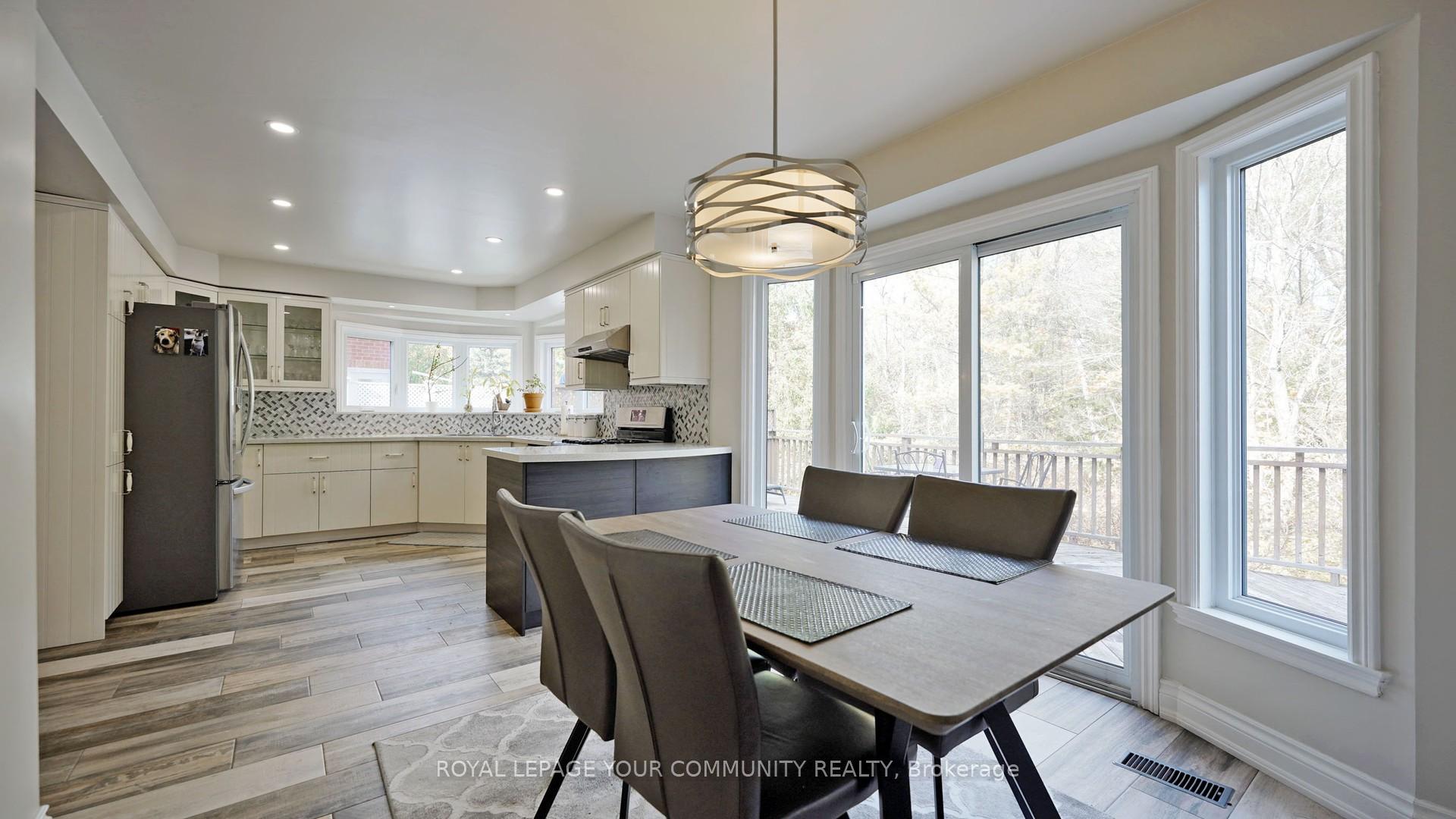 Photo 13 of 100 Delayne Drive, Aurora, Aurora Heights — HOMEH