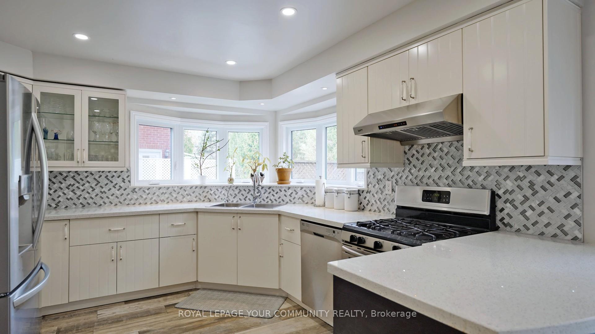 Photo 16 of 100 Delayne Drive, Aurora, Aurora Heights — HOMEH