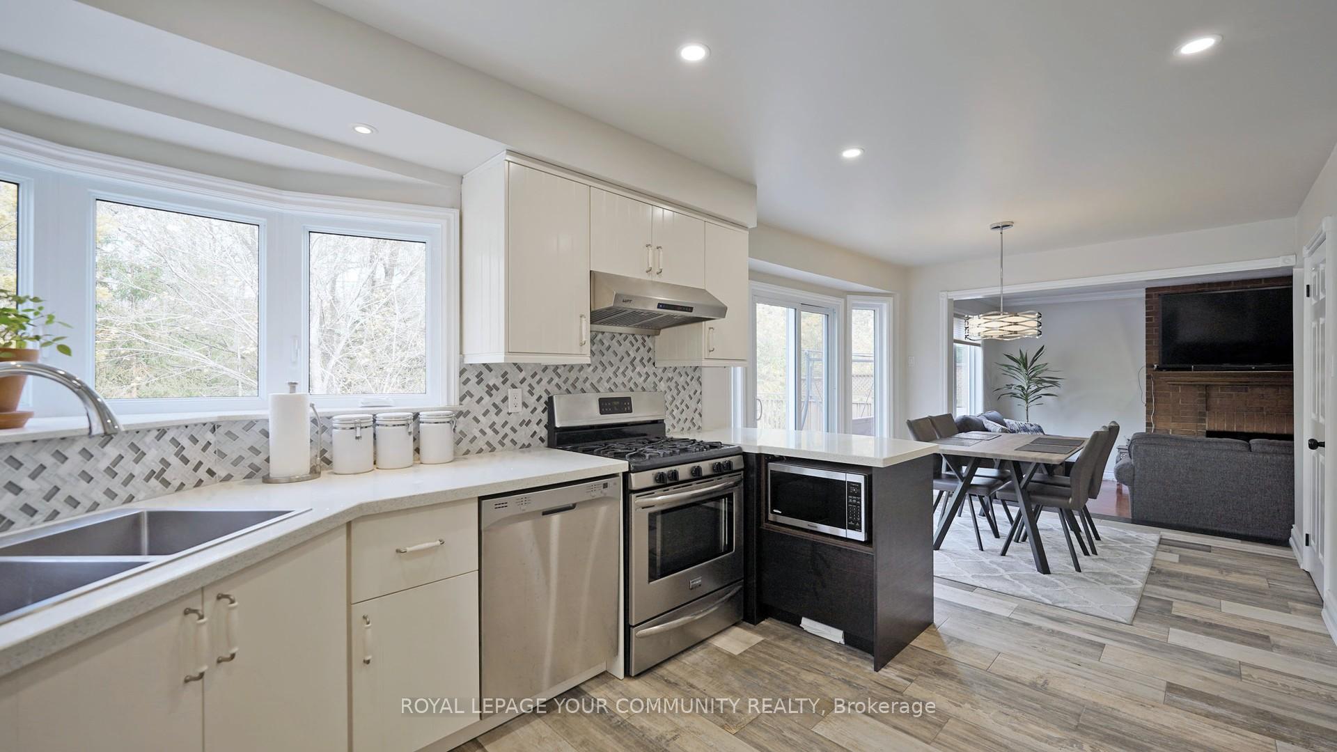 Photo 17 of 100 Delayne Drive, Aurora, Aurora Heights — HOMEH