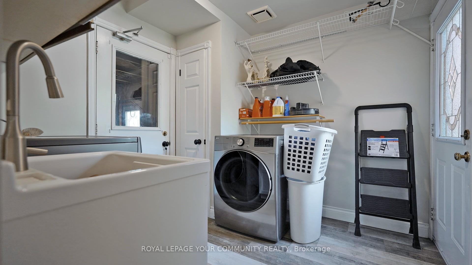 Photo 20 of 100 Delayne Drive, Aurora, Aurora Heights — HOMEH