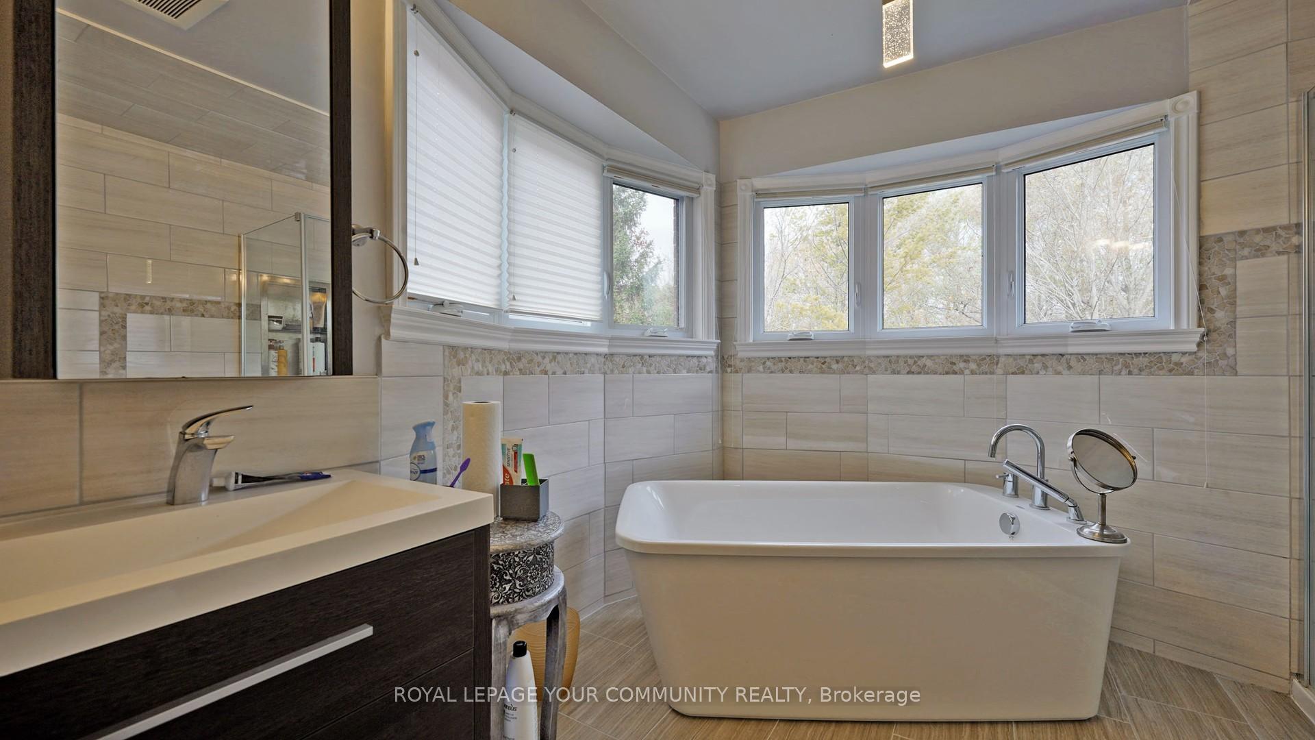 Photo 36 of 100 Delayne Drive, Aurora, Aurora Heights — HOMEH