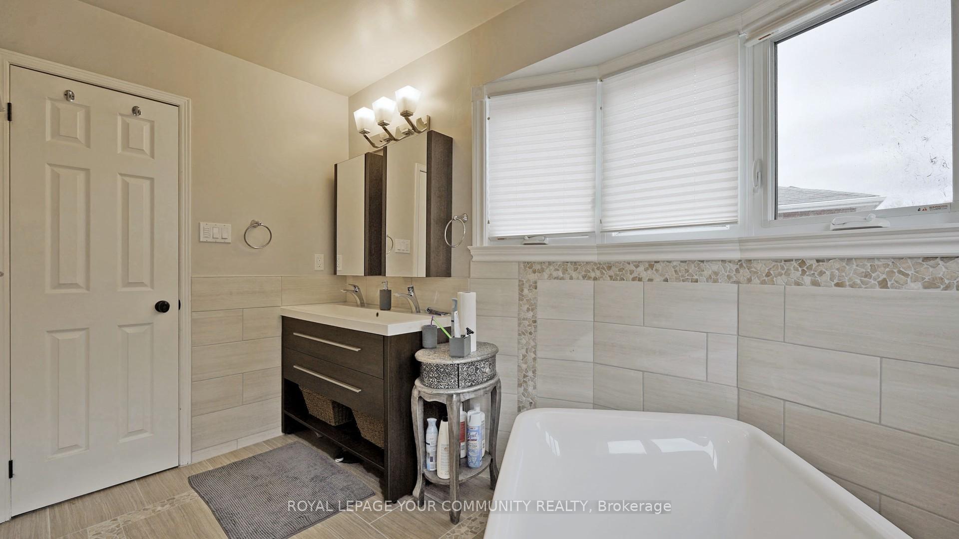 Photo 33 of 100 Delayne Drive, Aurora, Aurora Heights — HOMEH