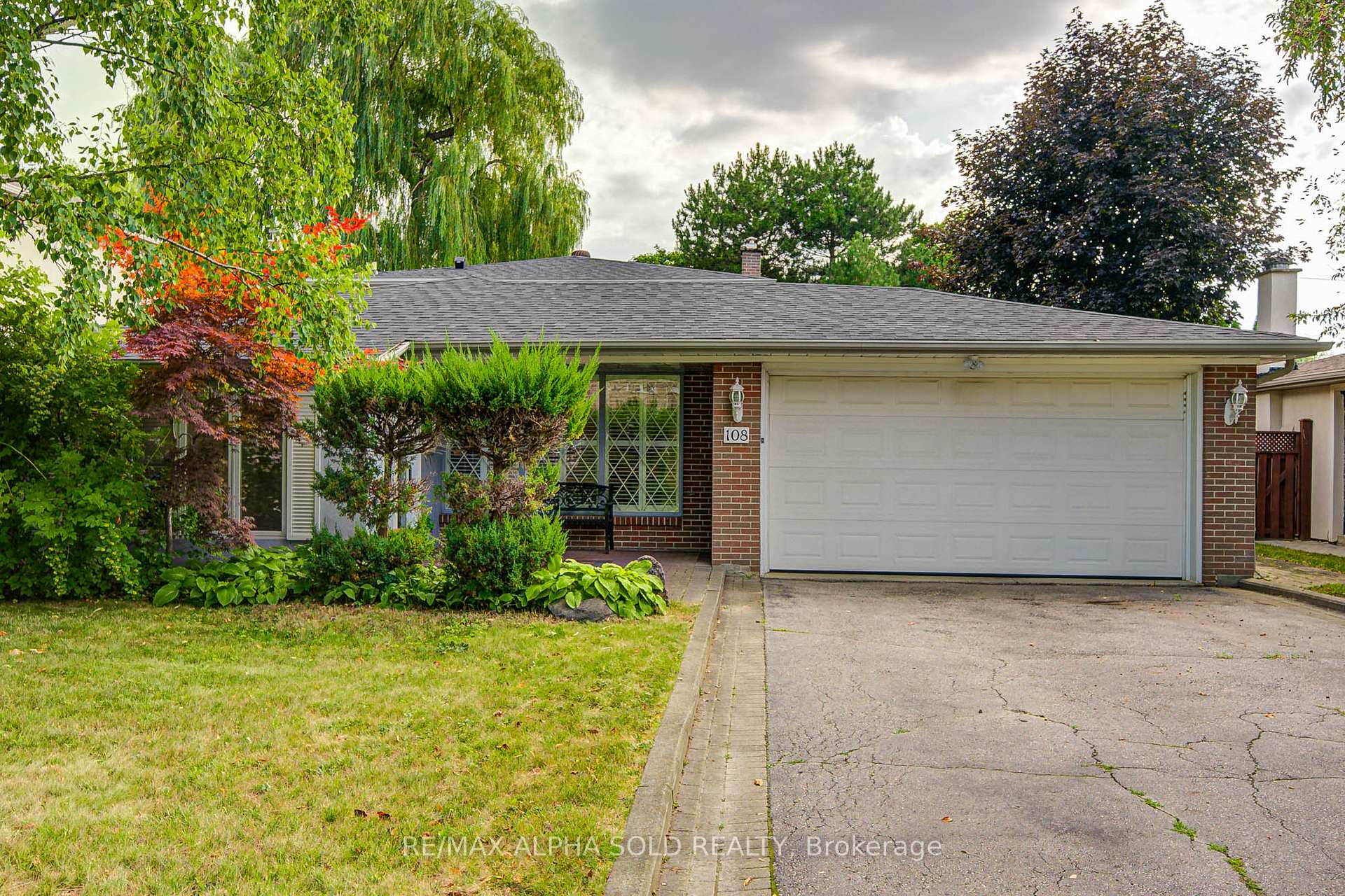 Photo 5 of 108 Babcombe Drive, Markham, Bayview Glen — HOMEH