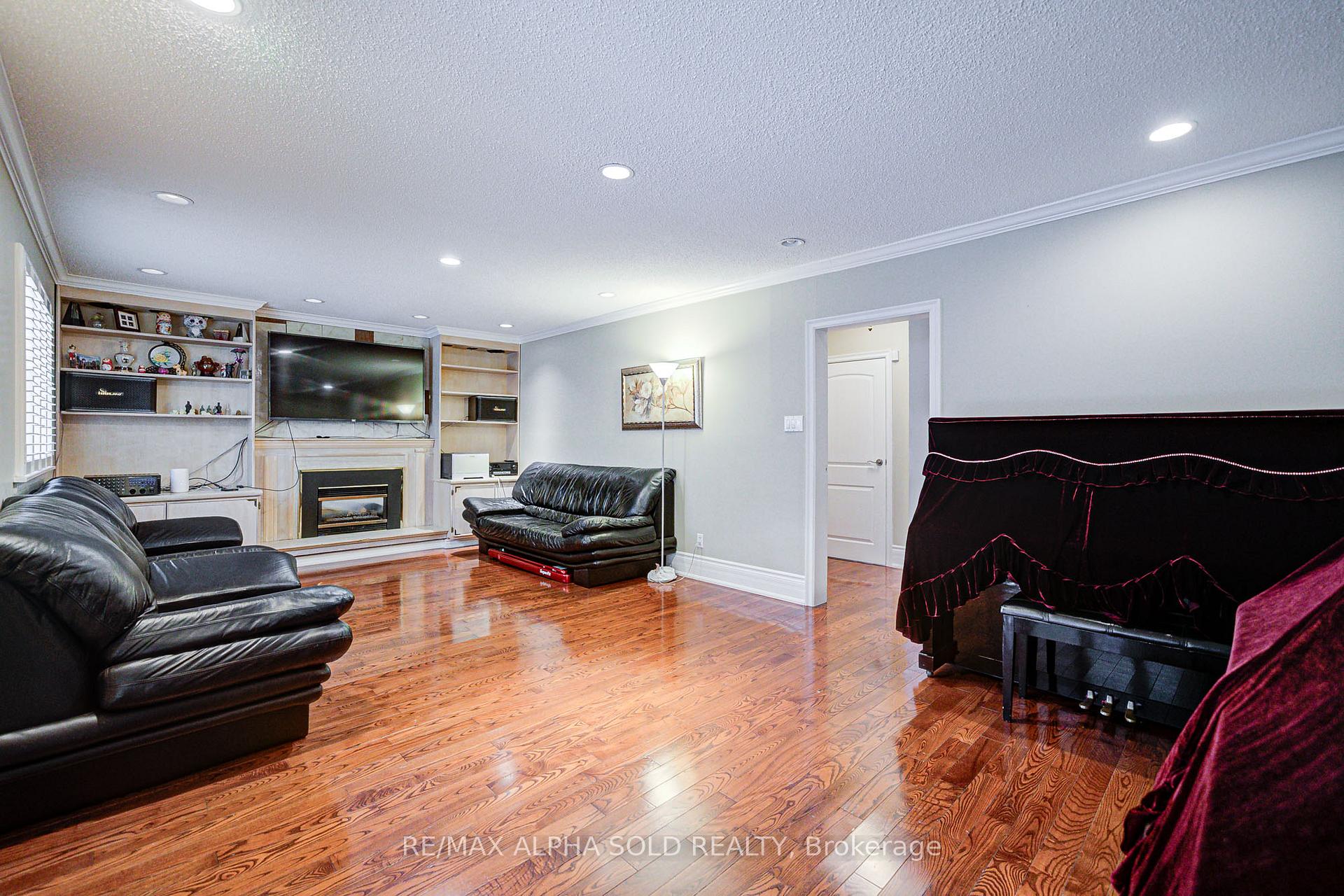 Photo 11 of 108 Babcombe Drive, Markham, Bayview Glen — HOMEH