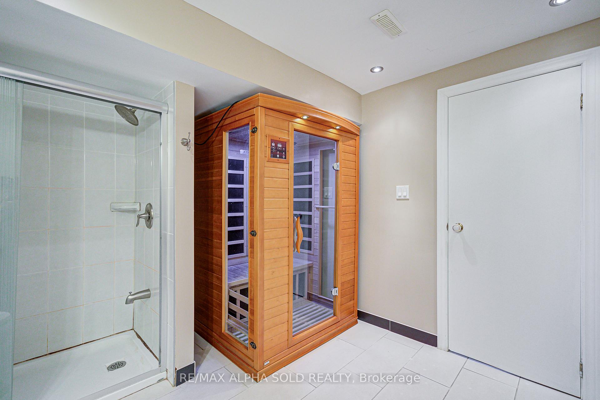 Photo 26 of 108 Babcombe Drive, Markham, Bayview Glen — HOMEH