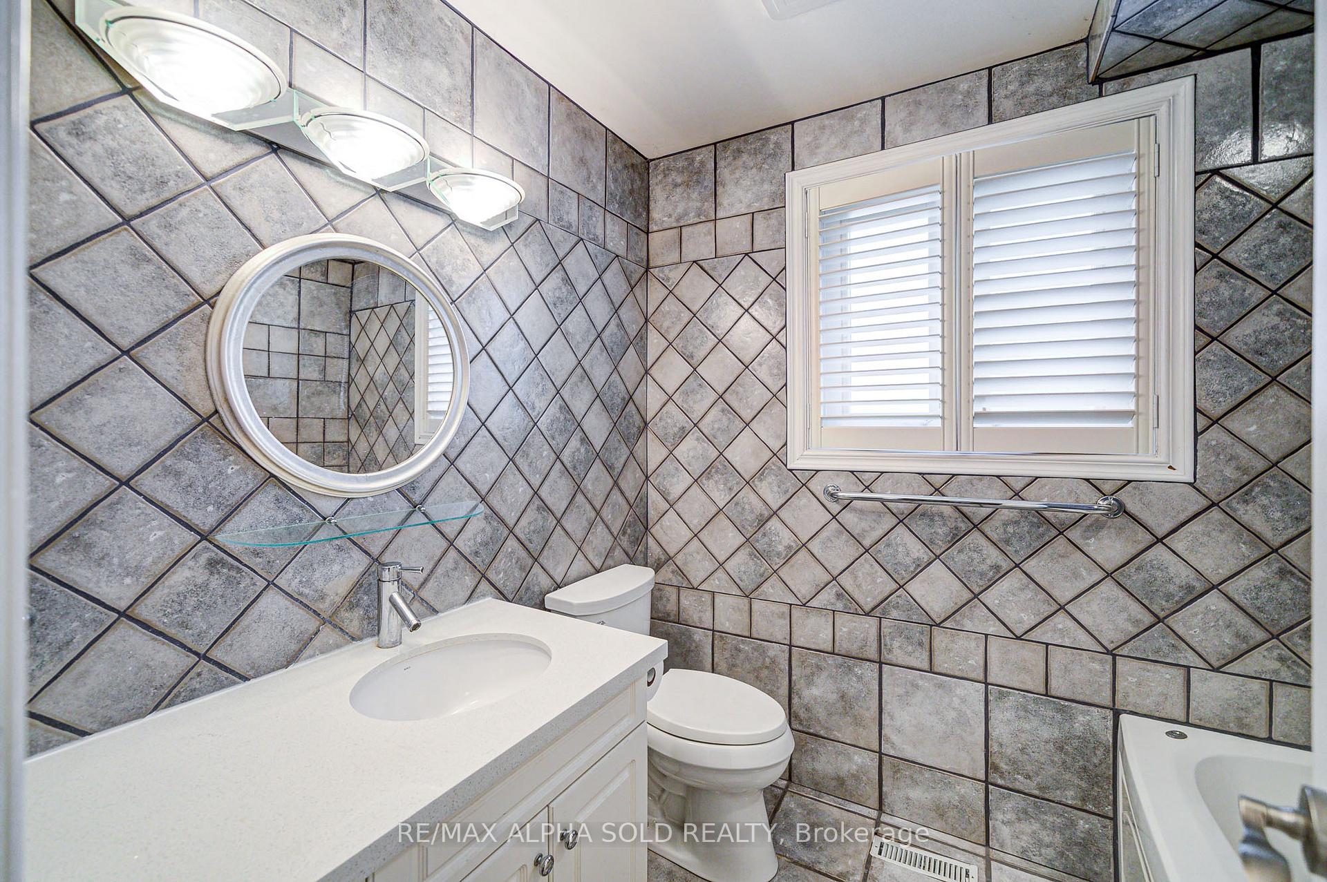 Photo 32 of 108 Babcombe Drive, Markham, Bayview Glen — HOMEH