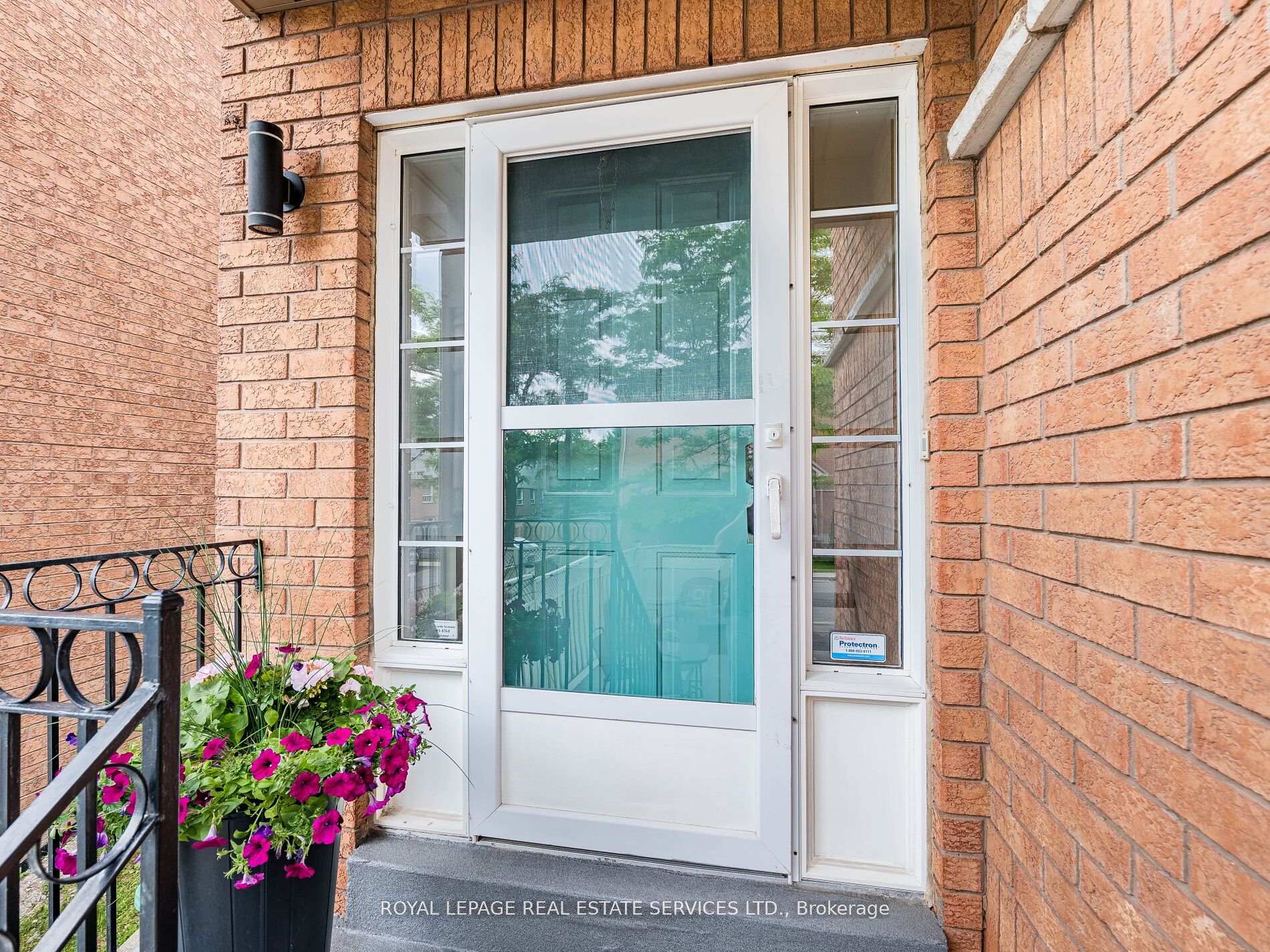 Photo 4 of Unit 60, 57 Brickyard Way, Brampton, Brampton North — HOMEH