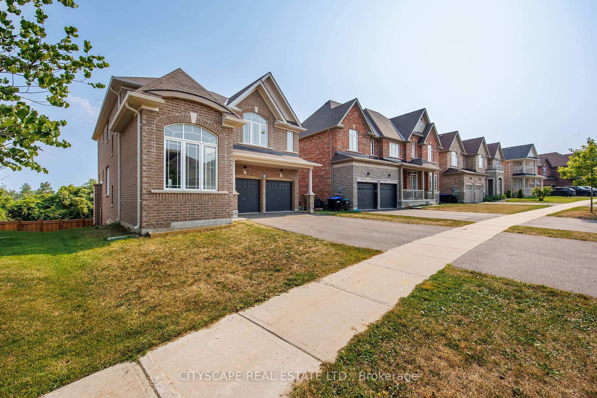 Photo 17 of 907 Green Street, Innisfil, Lefroy — HOMEH