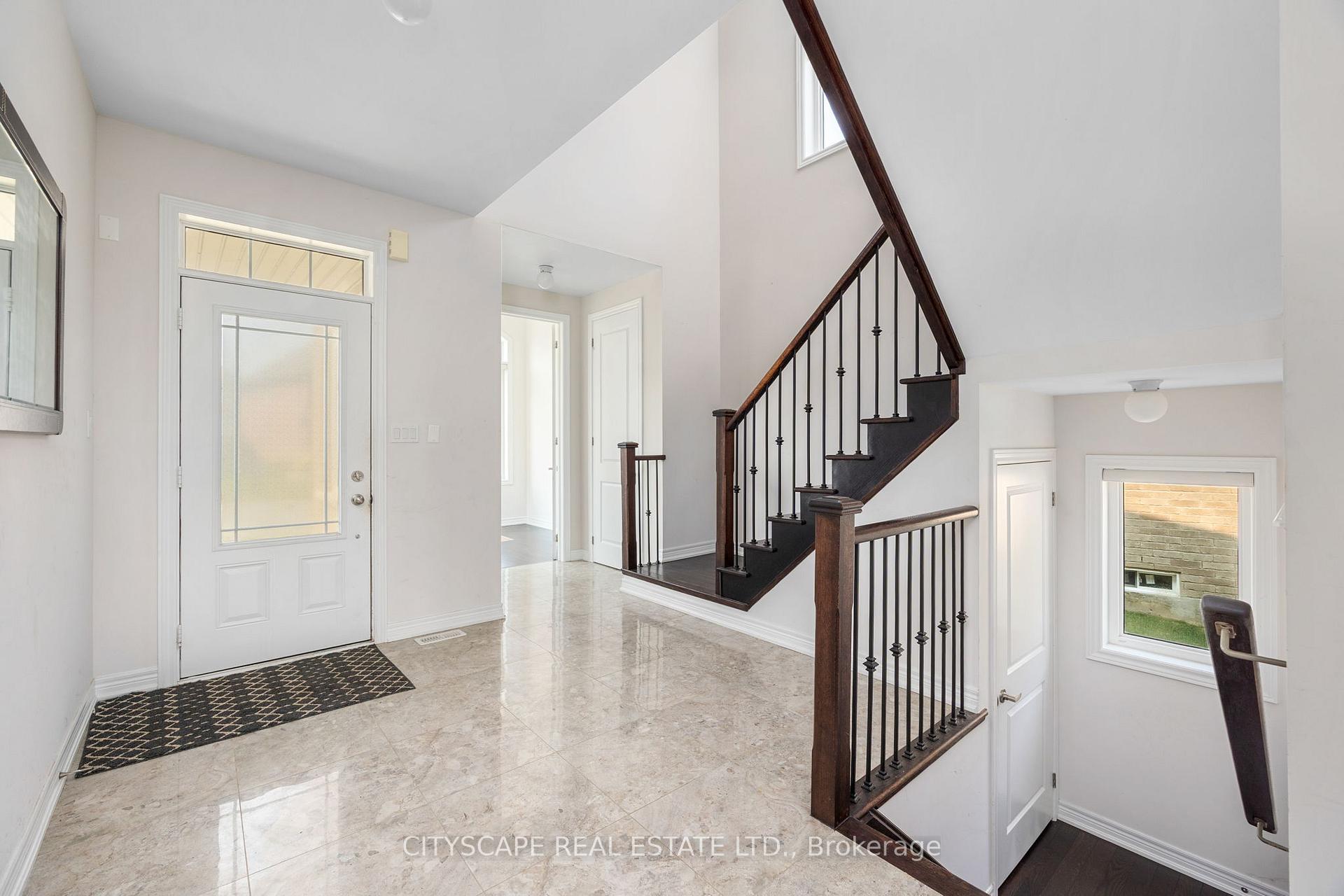 Photo 3 of 907 Green Street, Innisfil, Lefroy — HOMEH