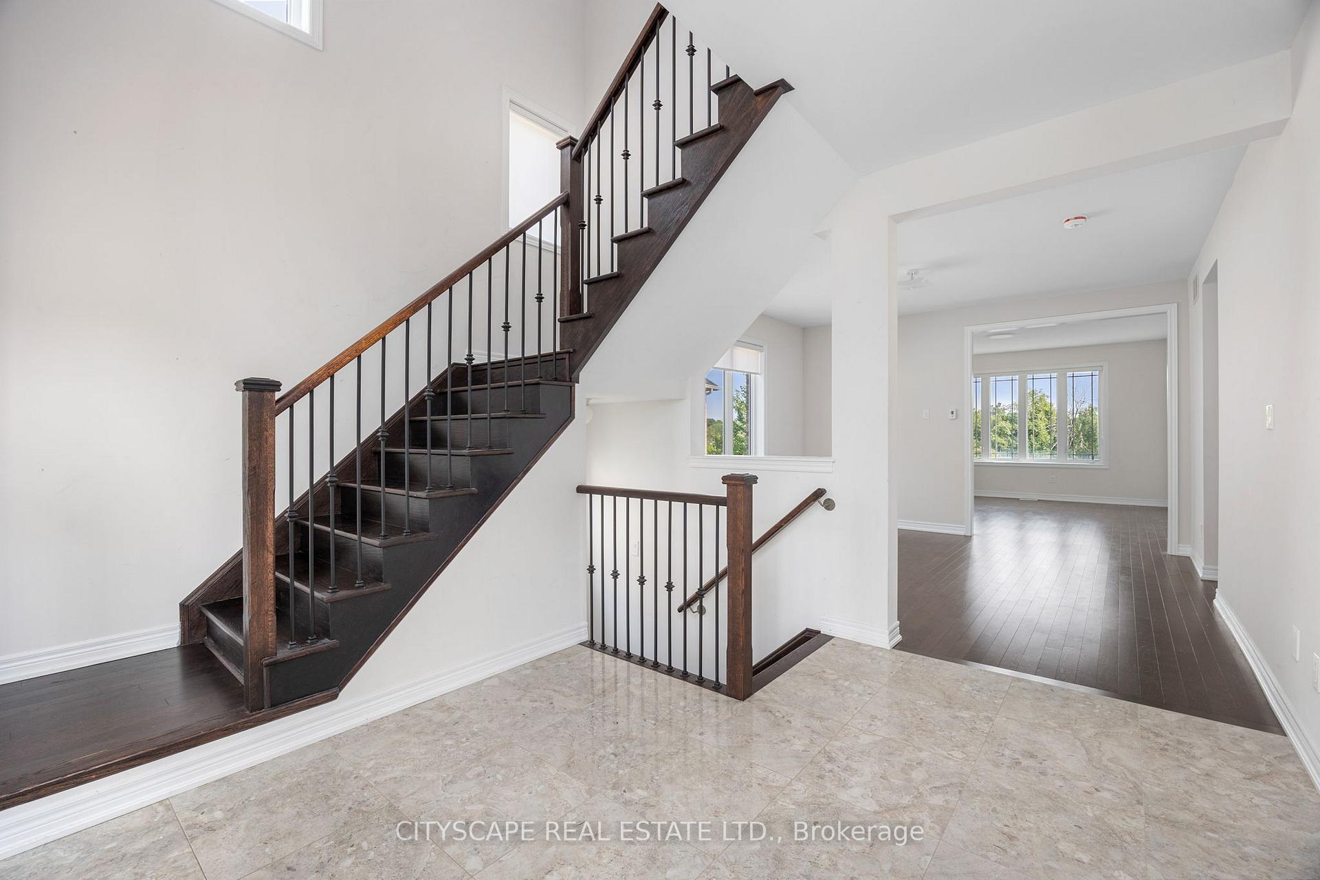 Photo 15 of 907 Green Street, Innisfil, Lefroy — HOMEH
