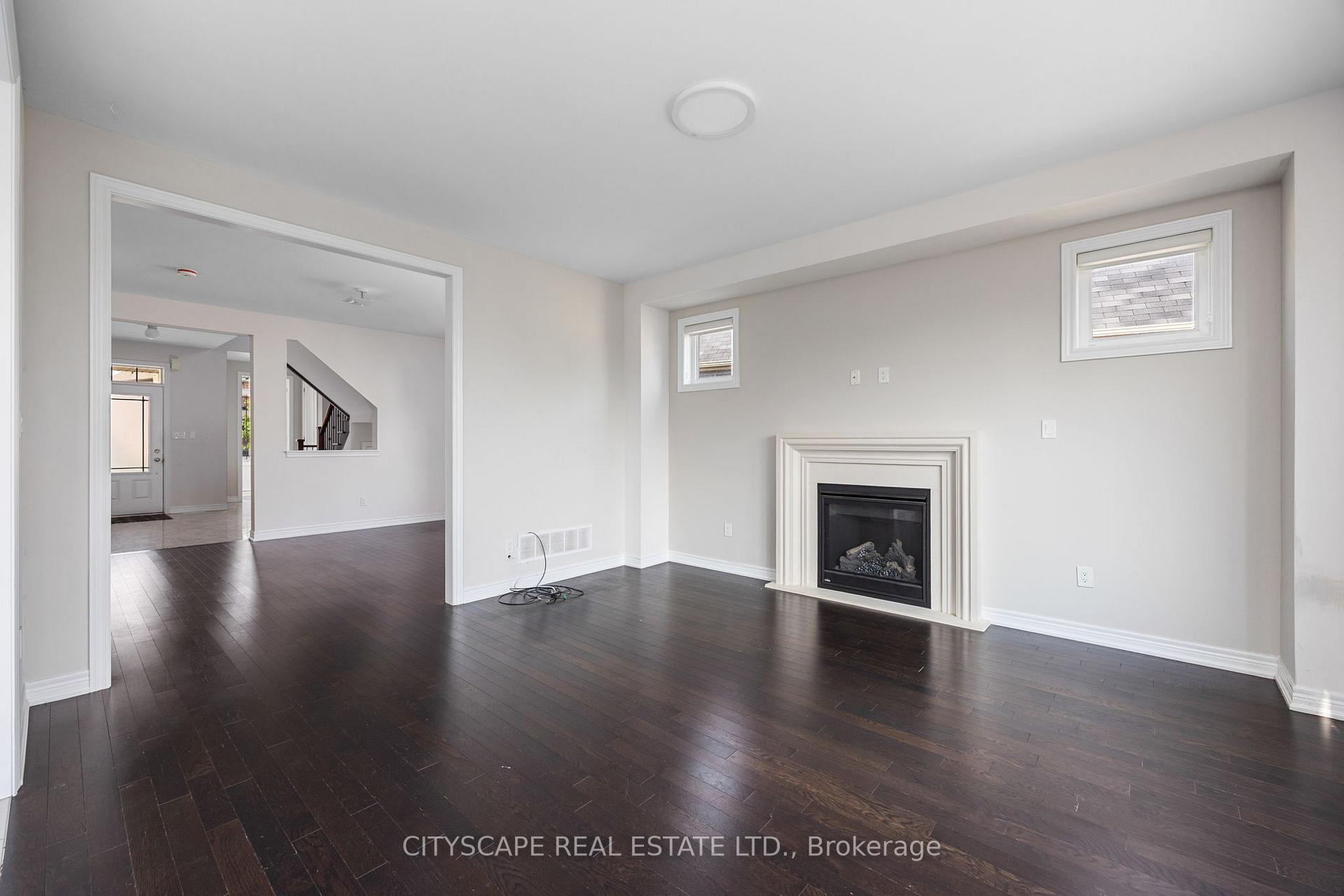 Photo 11 of 907 Green Street, Innisfil, Lefroy — HOMEH