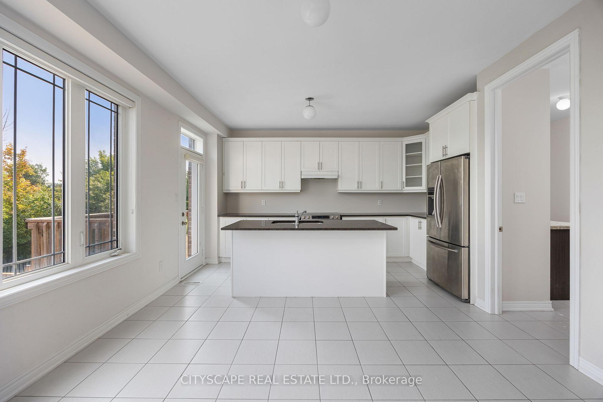 Photo 6 of 907 Green Street, Innisfil, Lefroy — HOMEH