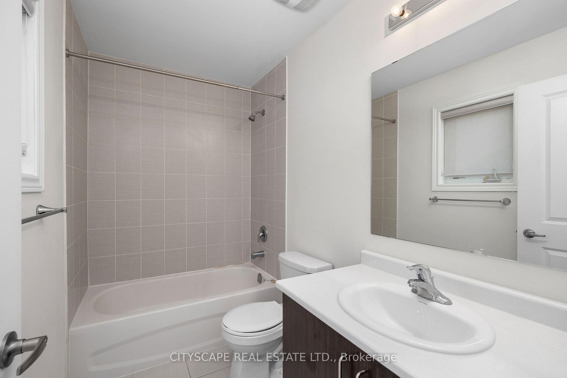 Photo 13 of 907 Green Street, Innisfil, Lefroy — HOMEH