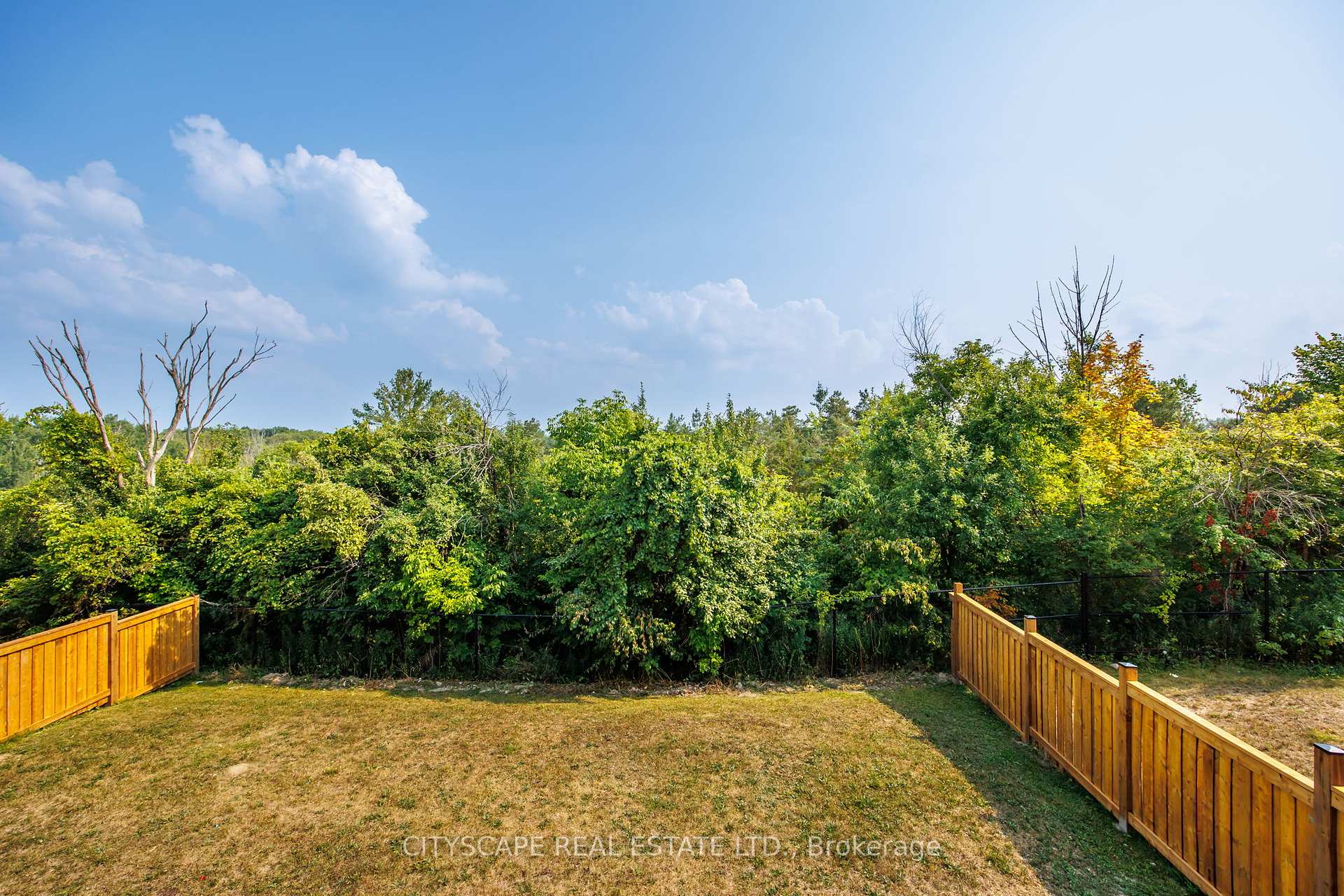Photo 22 of 907 Green Street, Innisfil, Lefroy — HOMEH