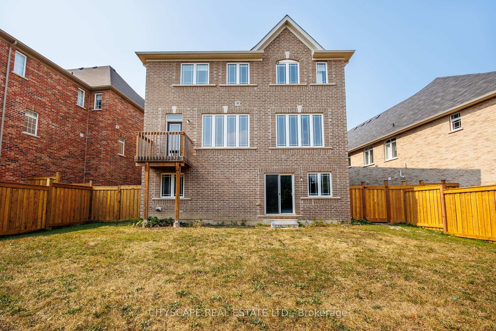 Photo 33 of 907 Green Street, Innisfil, Lefroy — HOMEH