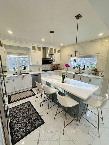 Photo 5 of 113 Reansbury Crescent, Markham, Cachet — HOMEH