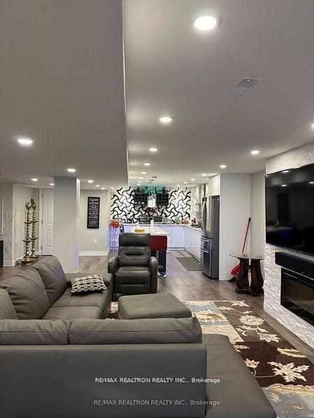 Photo 19 of 113 Reansbury Crescent, Markham, Cachet — HOMEH