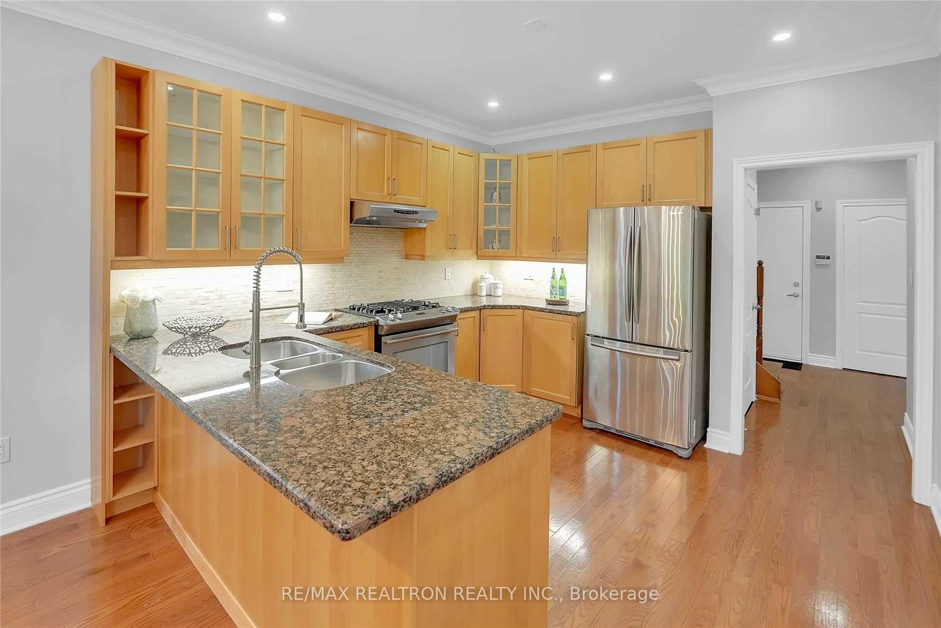 Photo 14 of 36 Marco Sgotto Avenue, Vaughan, Sonoma Heights — HOMEH