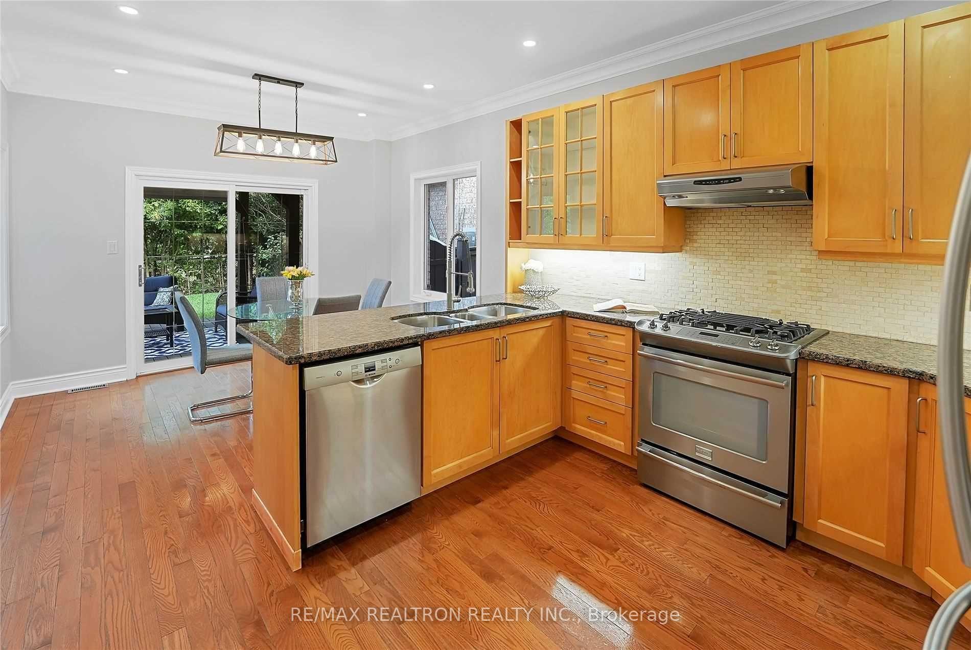 Photo 10 of 36 Marco Sgotto Avenue, Vaughan, Sonoma Heights — HOMEH