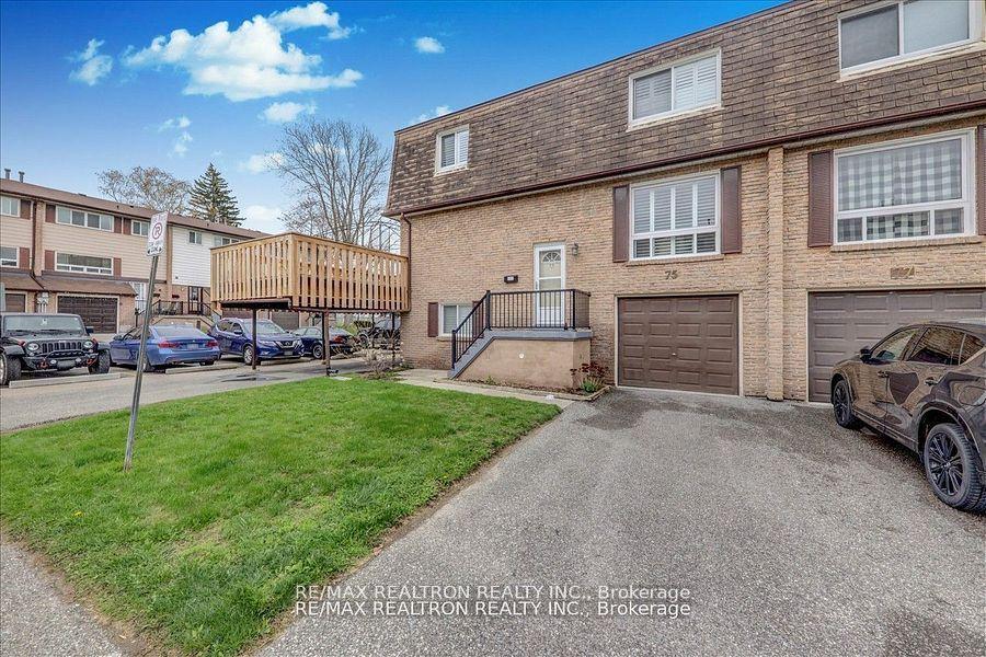 Front of Unit 75, 321 Blackthorn Street