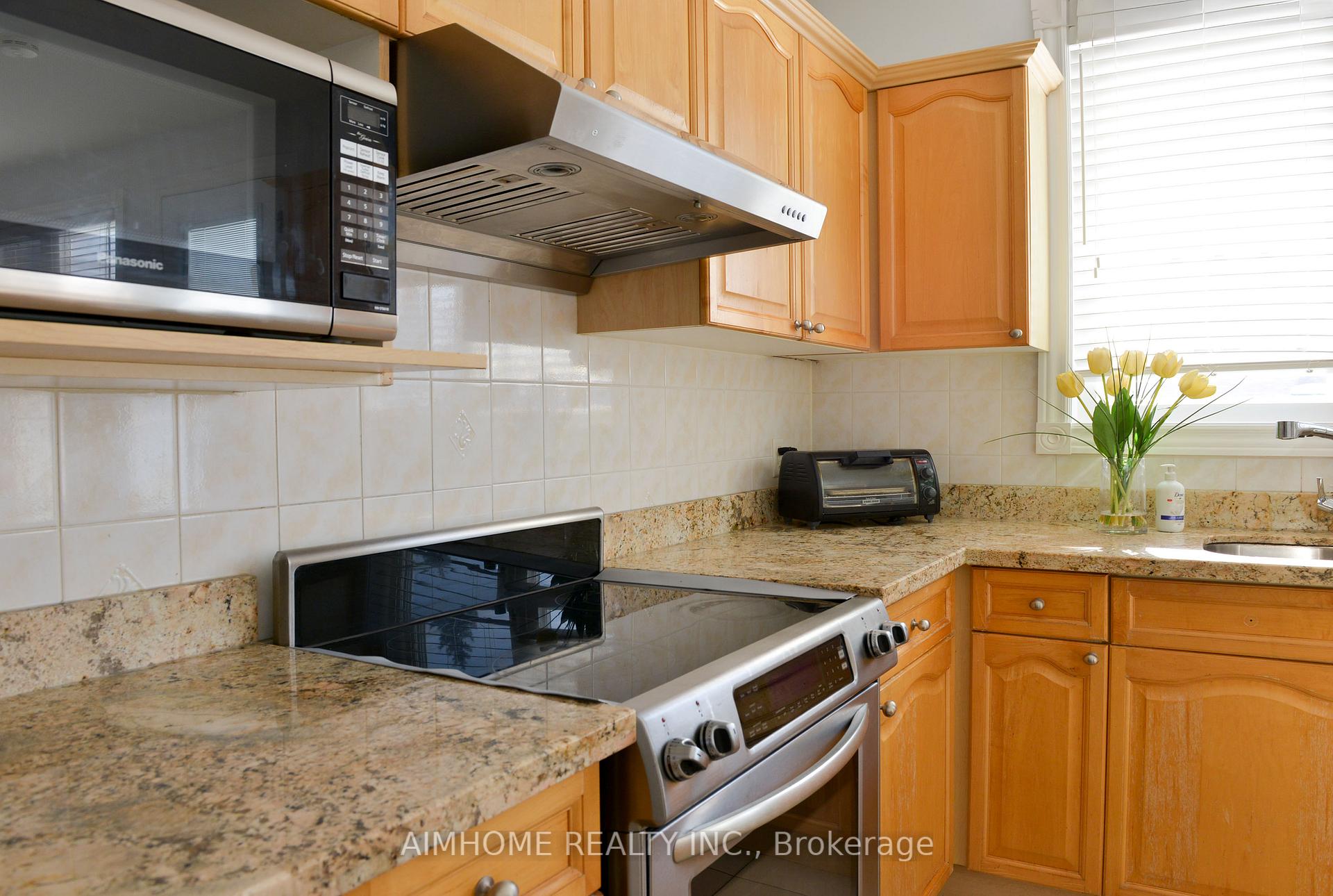 Photo 15 of 76 Burndenford Crescent, Markham, Unionville — HOMEH