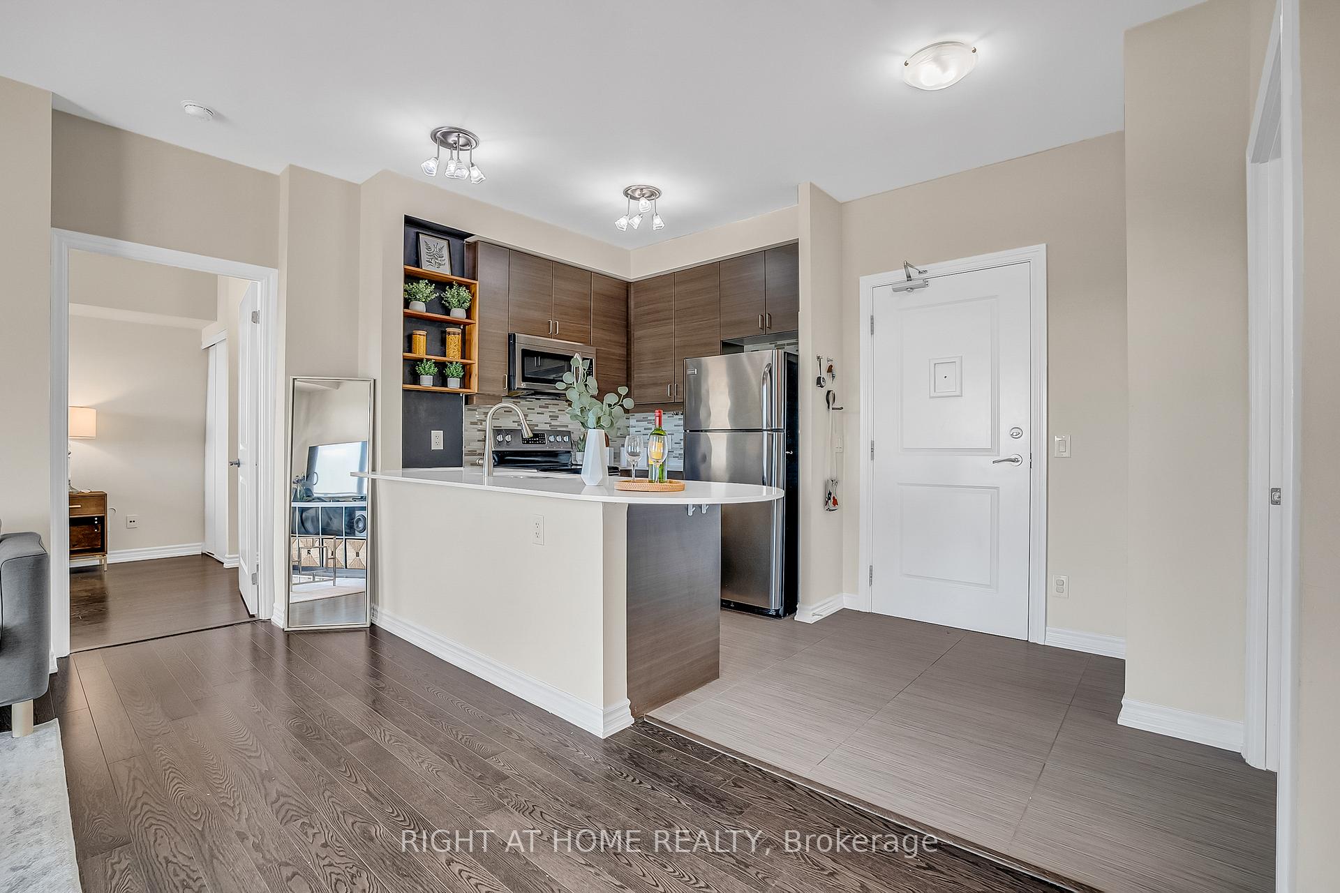 Photo 10 of Unit 508, 7730 Kipling Avenue, Vaughan, West Woodbridge — HOMEH