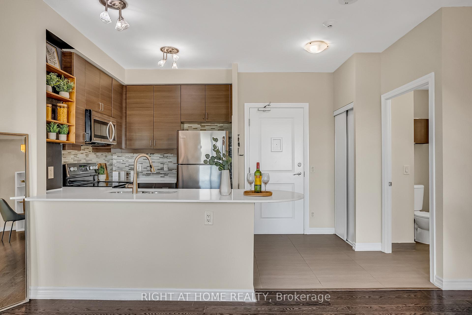 Photo 5 of Unit 508, 7730 Kipling Avenue, Vaughan, West Woodbridge — HOMEH