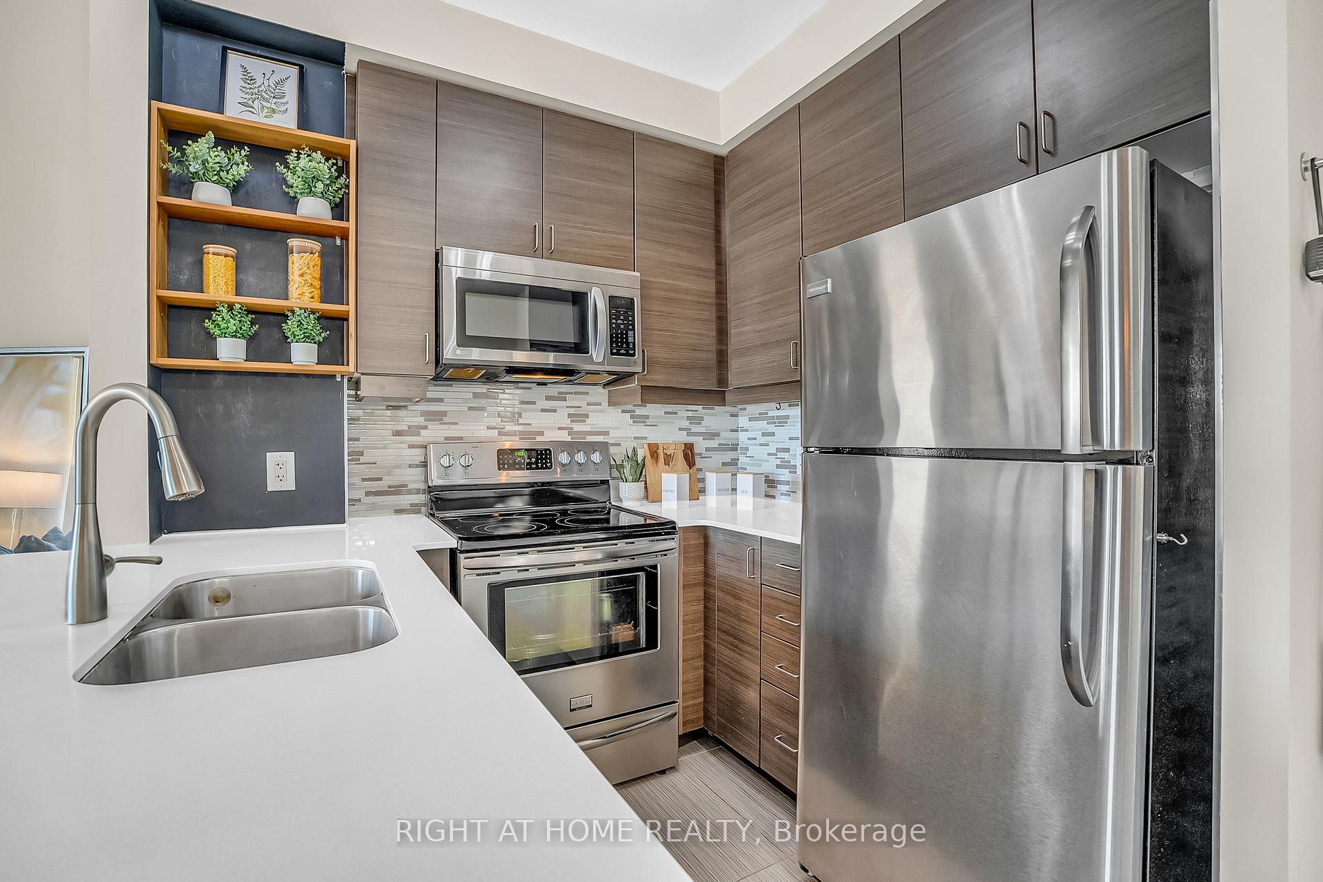 Photo 7 of Unit 508, 7730 Kipling Avenue, Vaughan, West Woodbridge — HOMEH