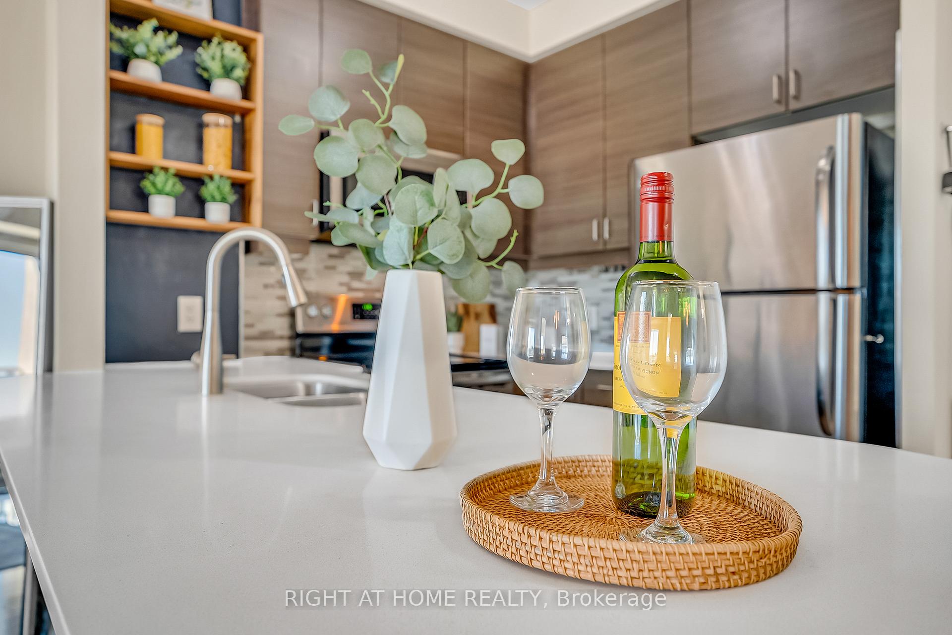 Photo 8 of Unit 508, 7730 Kipling Avenue, Vaughan, West Woodbridge — HOMEH