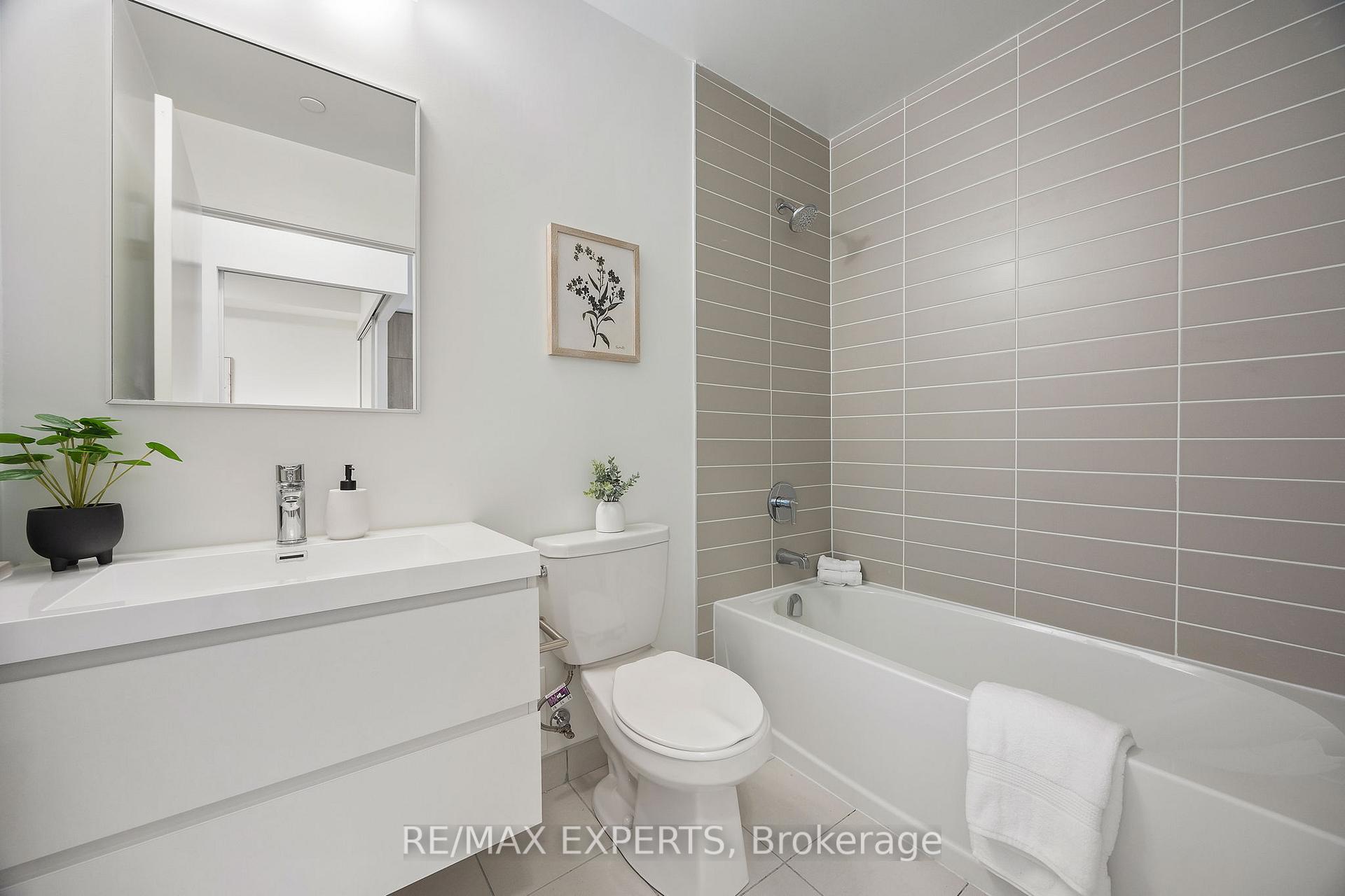 Photo 4 of Unit 828, 8119 Birchmount Road, Markham, Unionville — HOMEH