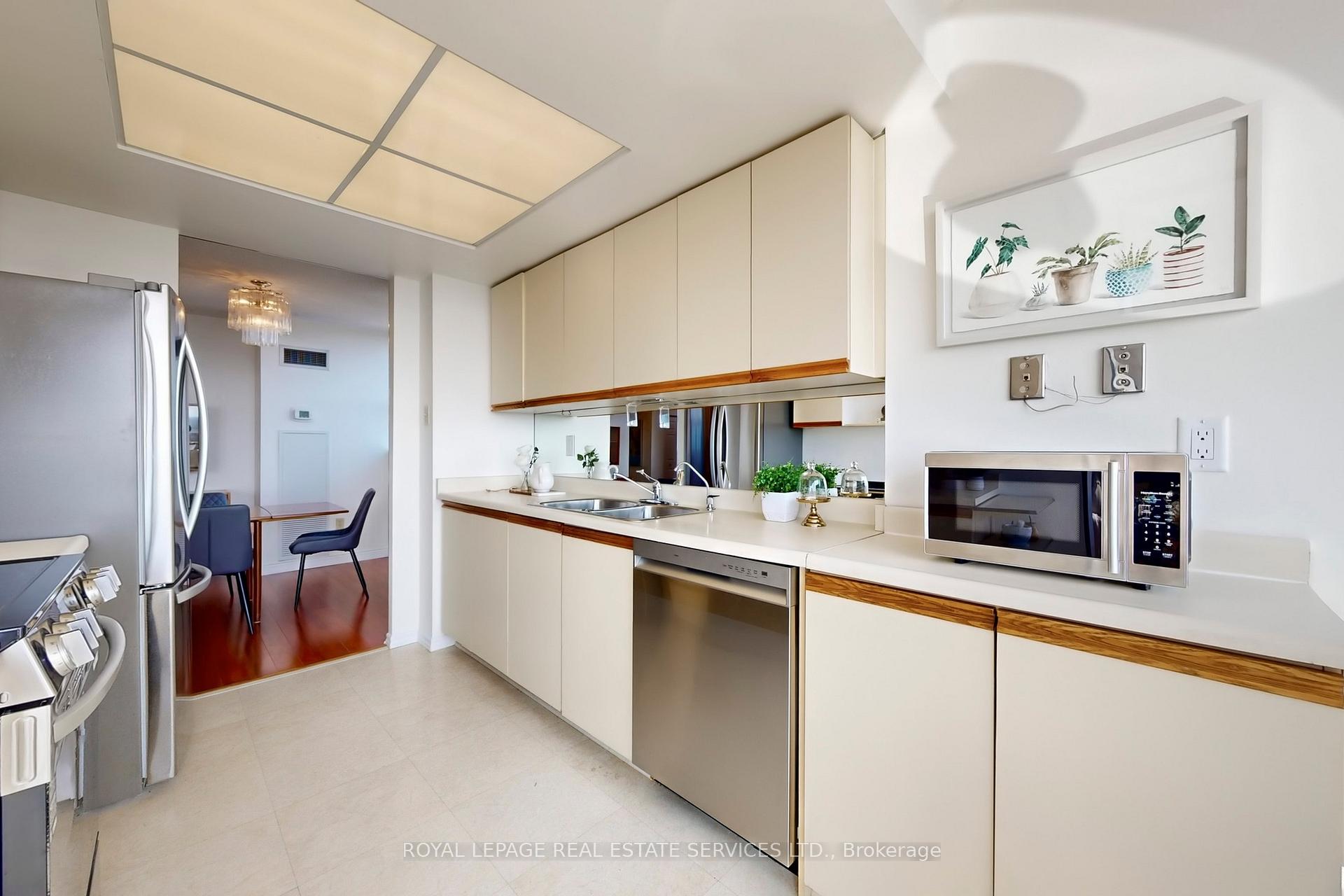 Photo 11 of Unit 1201, 7601 Bathurst Street, Vaughan, Crestwood-Springfarm-Yorkhill — HOMEH