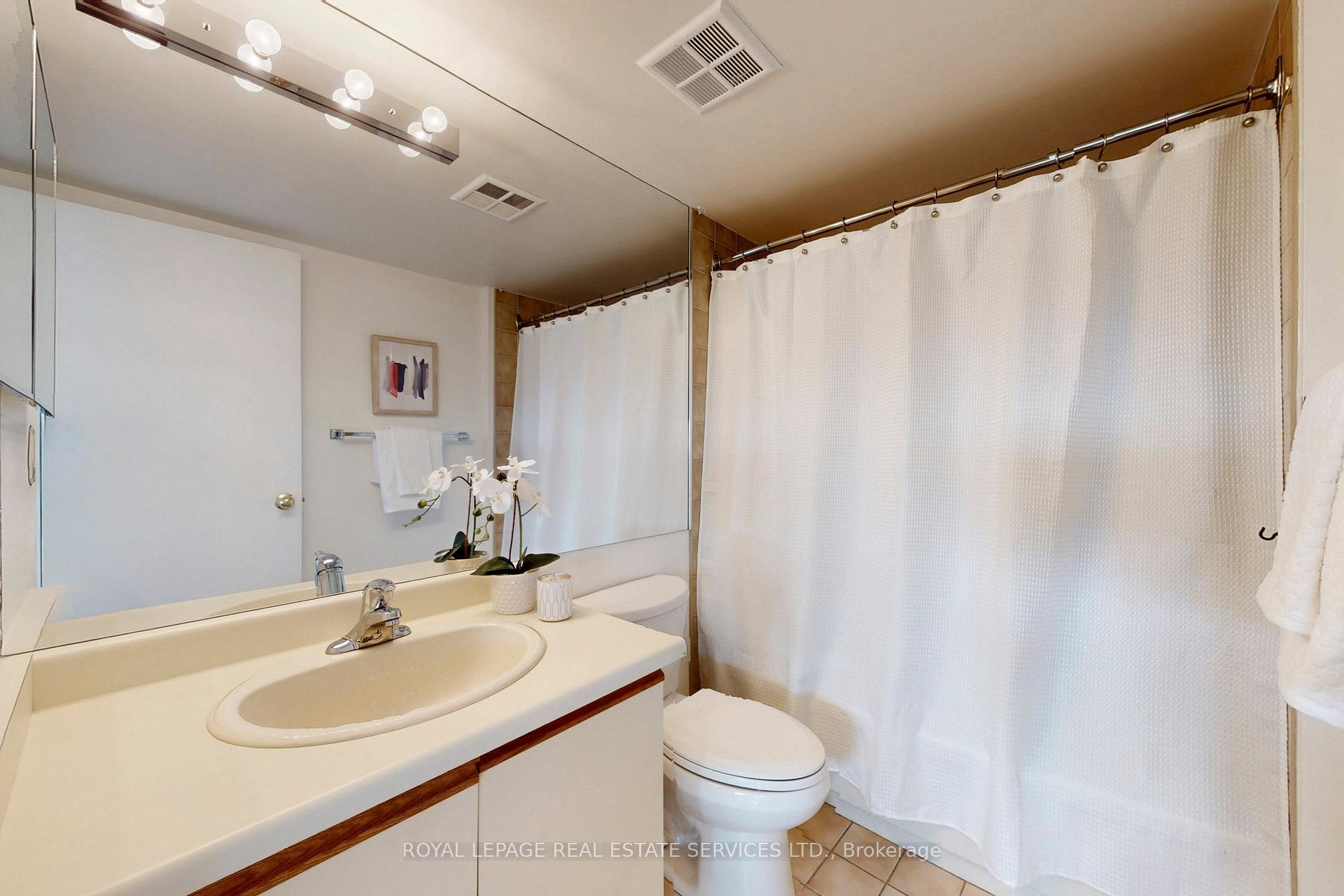 Photo 8 of Unit 1201, 7601 Bathurst Street, Vaughan, Crestwood-Springfarm-Yorkhill — HOMEH