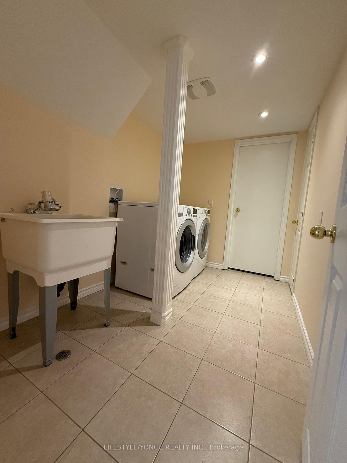 Photo 8 of Unit Bsmt, 278 Ivy Jay Crescent, Aurora, Bayview Northeast — HOMEH