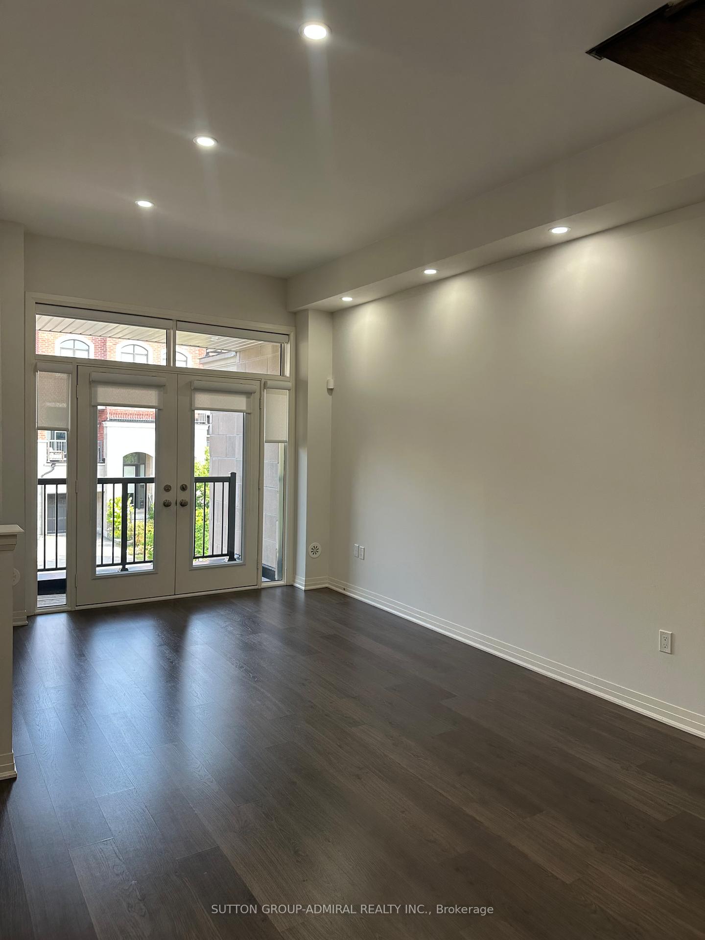 Photo 12 of 11 Arianna Crescent, Vaughan, Patterson — HOMEH
