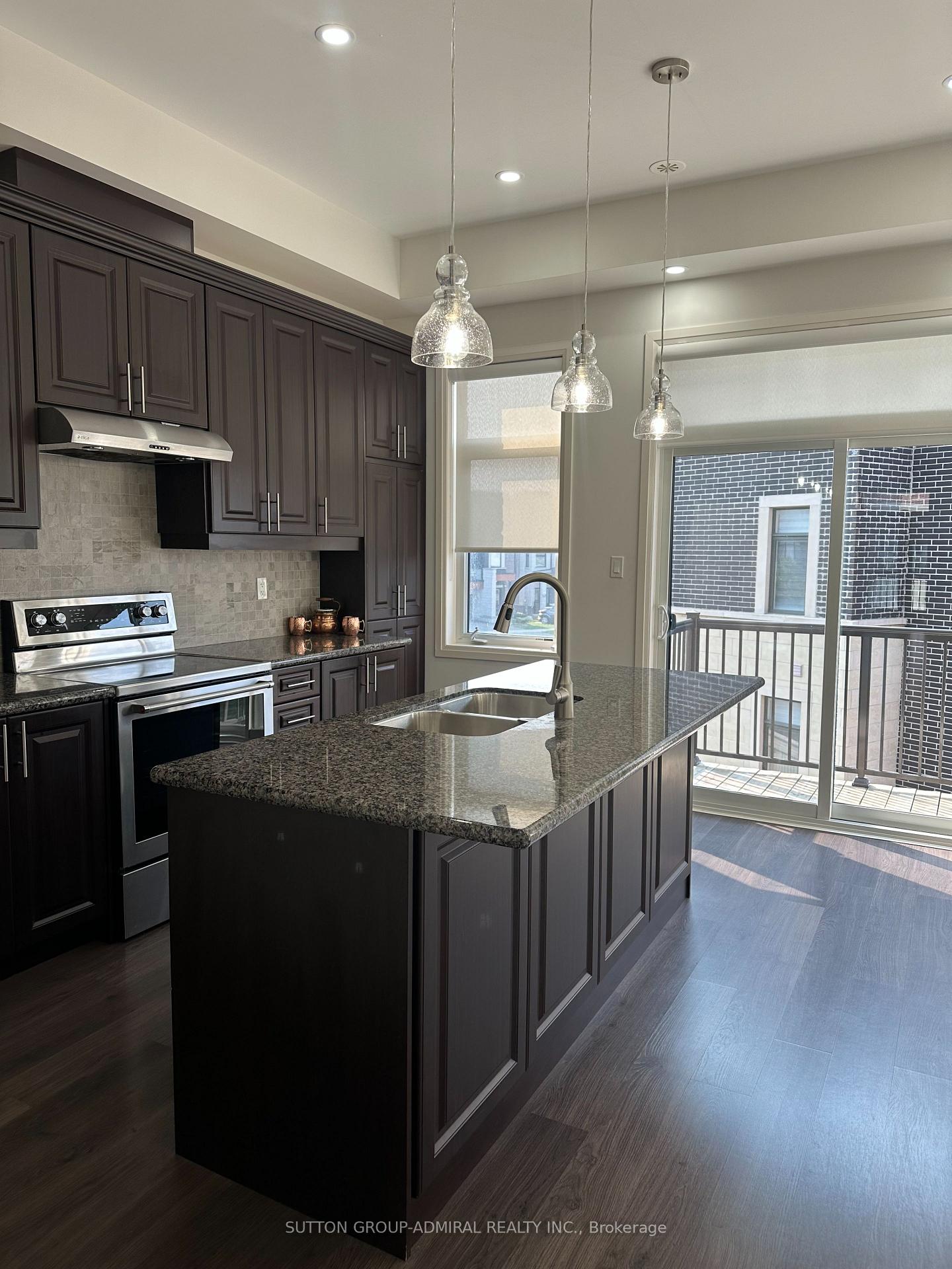Photo 2 of 11 Arianna Crescent, Vaughan, Patterson — HOMEH