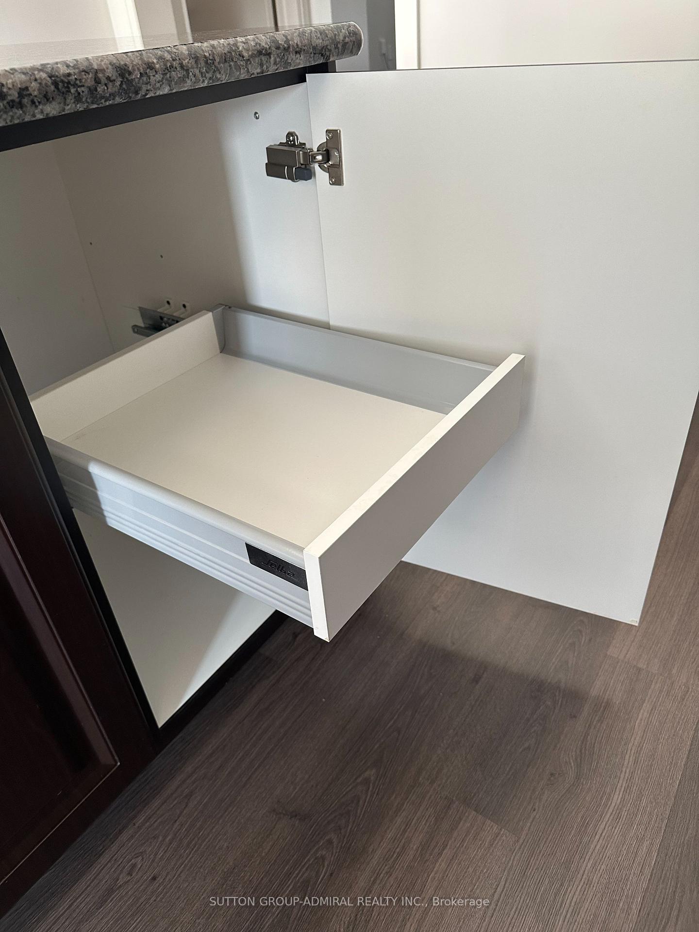 Photo 7 of 11 Arianna Crescent, Vaughan, Patterson — HOMEH