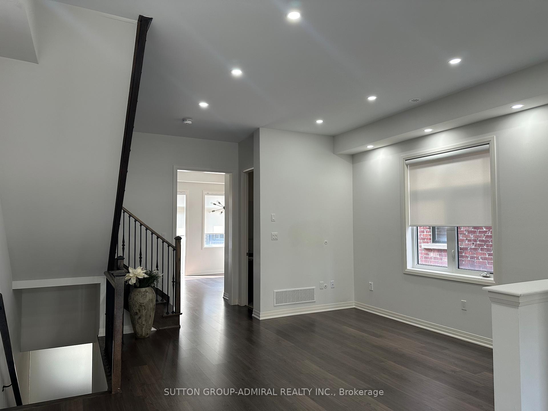 Photo 9 of 11 Arianna Crescent, Vaughan, Patterson — HOMEH