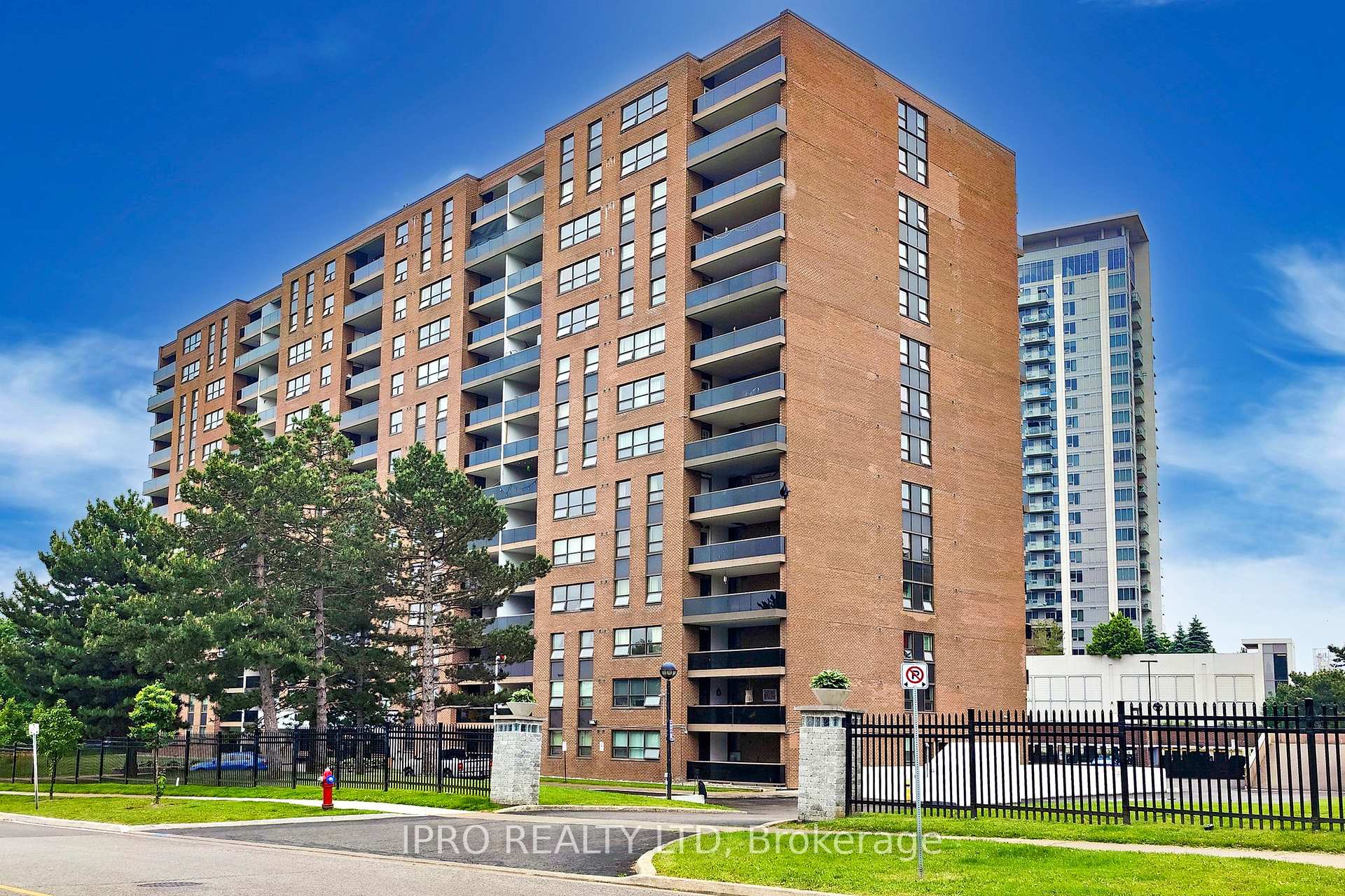 Photo 3 of Unit 1408, 4 Lisa Street, Brampton, Queen Street Corridor — HOMEH